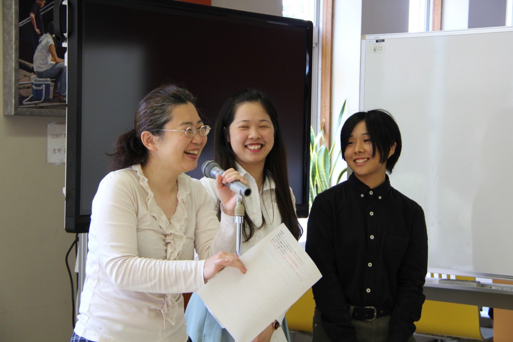 日本、ベトナムの学生二人が司会を担当しました