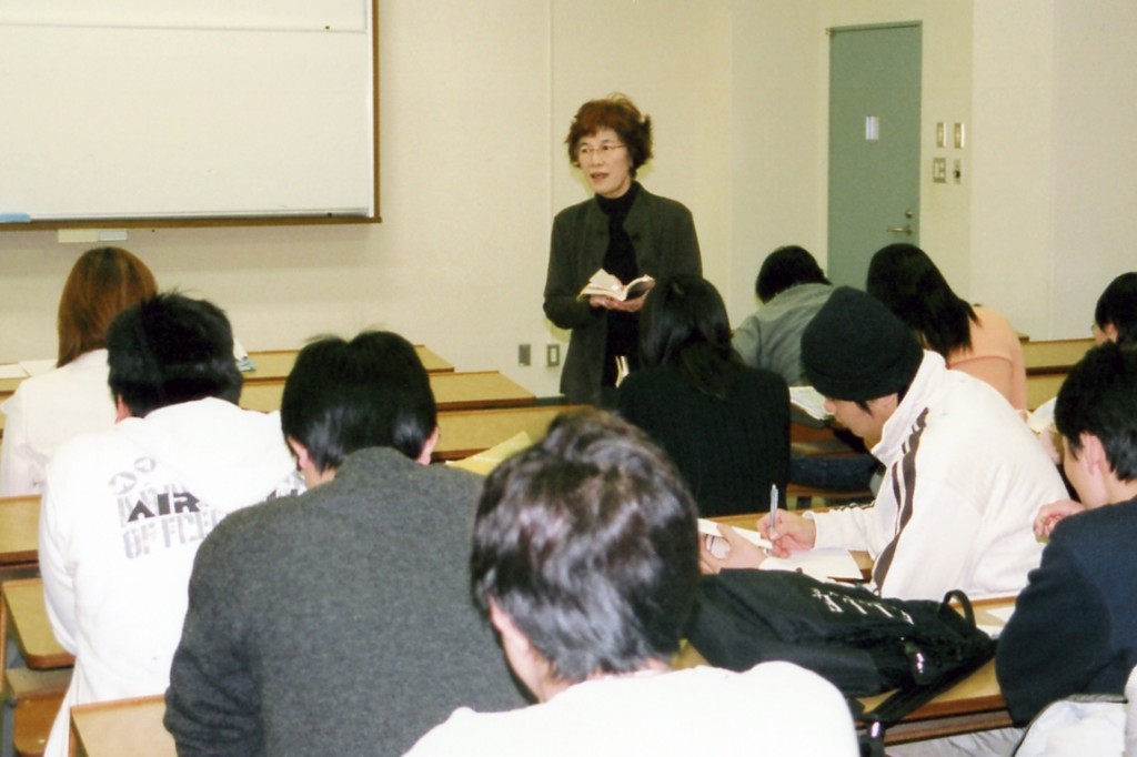 敬和学園大学での授業風景（2005年12月13日）