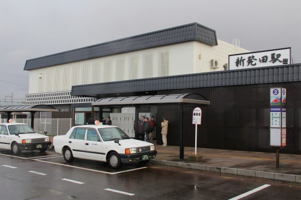 JR新発田駅が「なまこ壁」にリニューアル、テープカットに参加しました