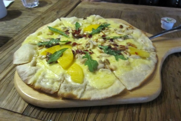 南京でおススメの、ピーナッツ入りのピッツァ！