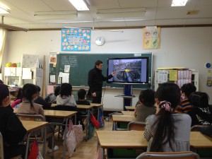 国際理解学習：外国人学生が新発田市内の小学校で一日先生に。