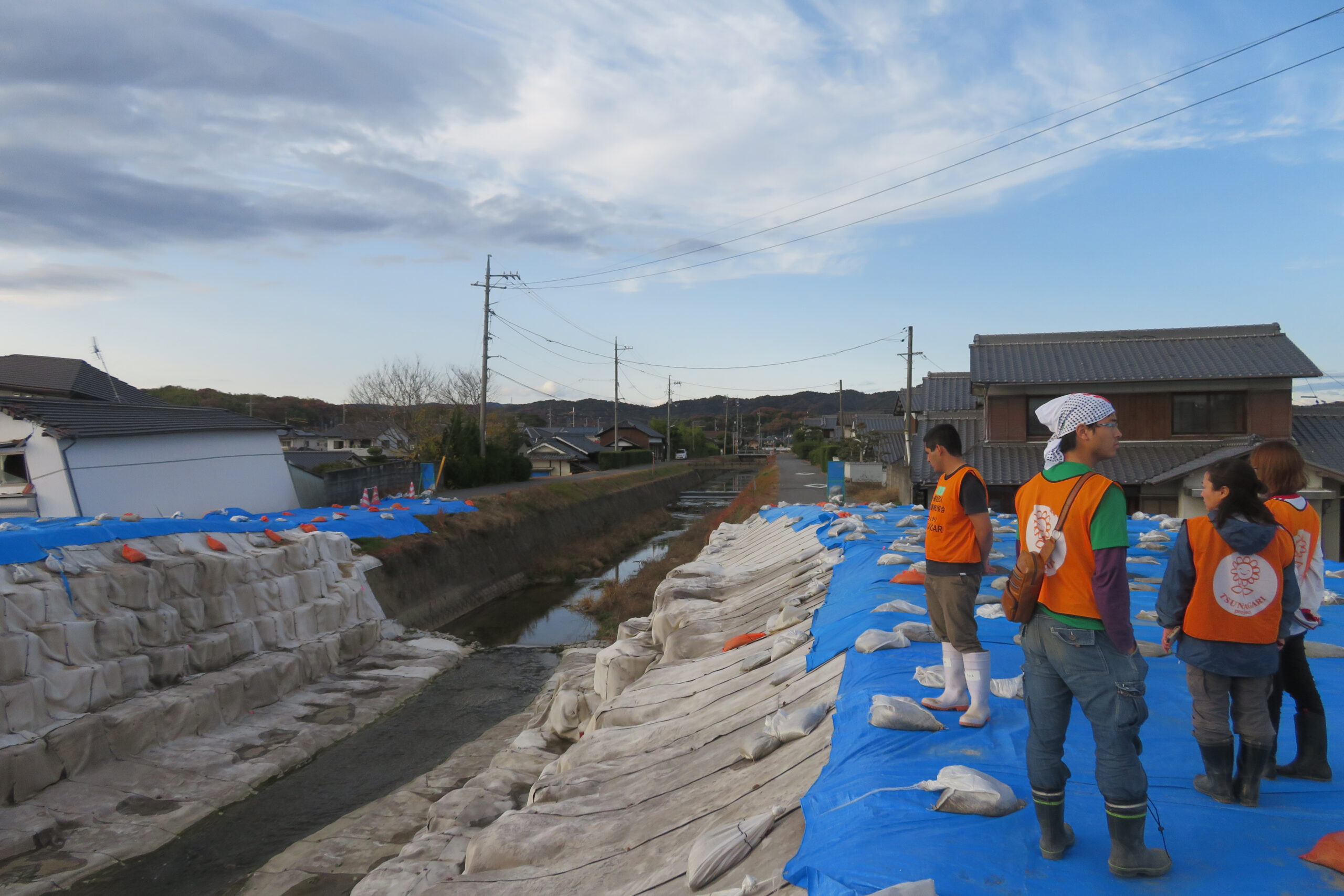 敬和学園大学の学生が、西日本豪雨災害の復興ボランティア活動に参加しました（12月）