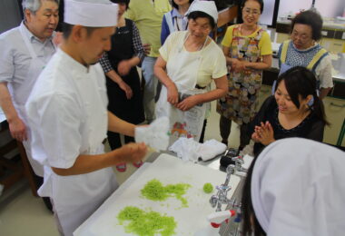 地元の文化を学ぶ。和菓子づくりに挑戦しました。