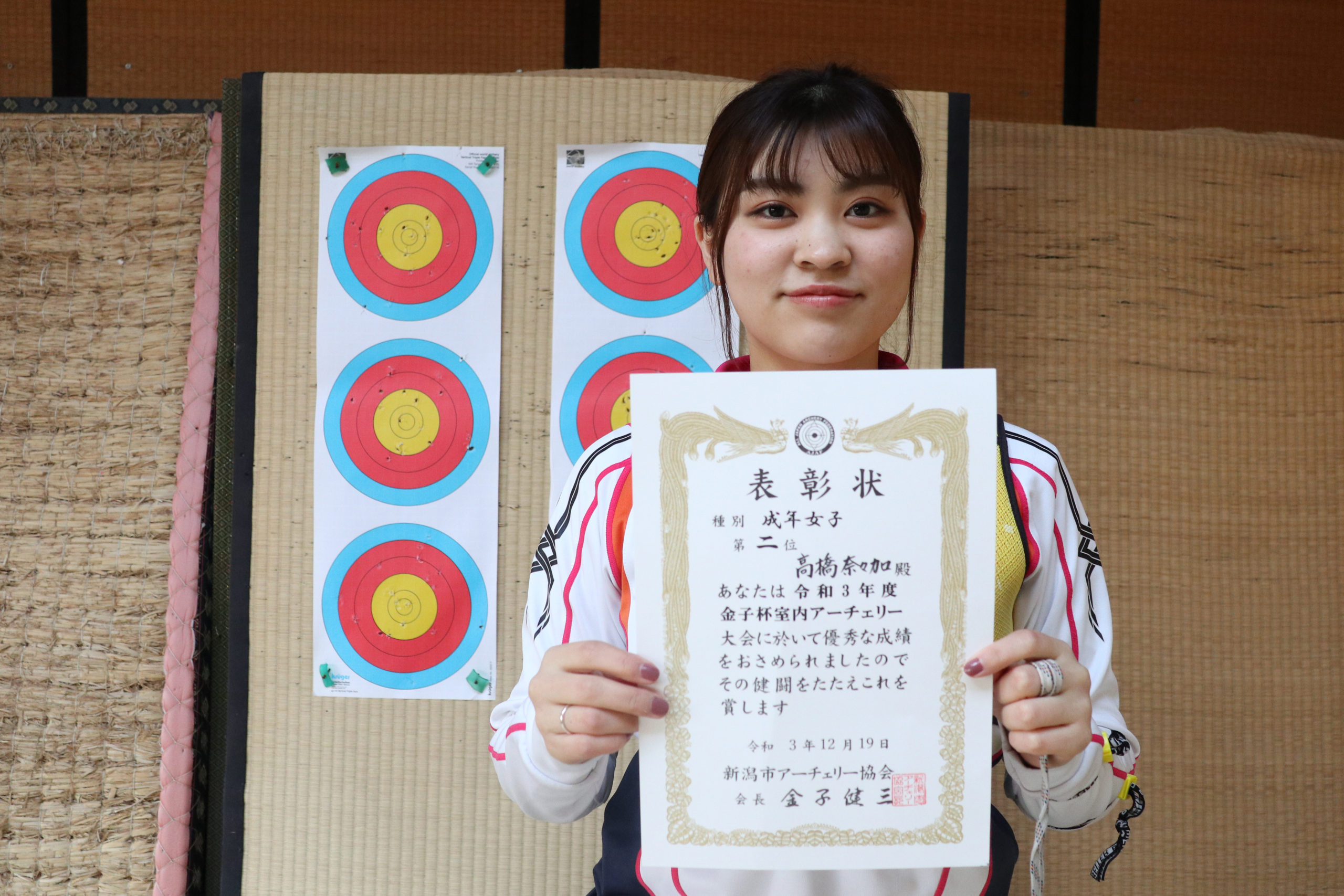 【敬和スポーツ】第10回金子杯室内アーチェリー大会で本学髙橋奈々加さんが成年女子の部準優勝しました