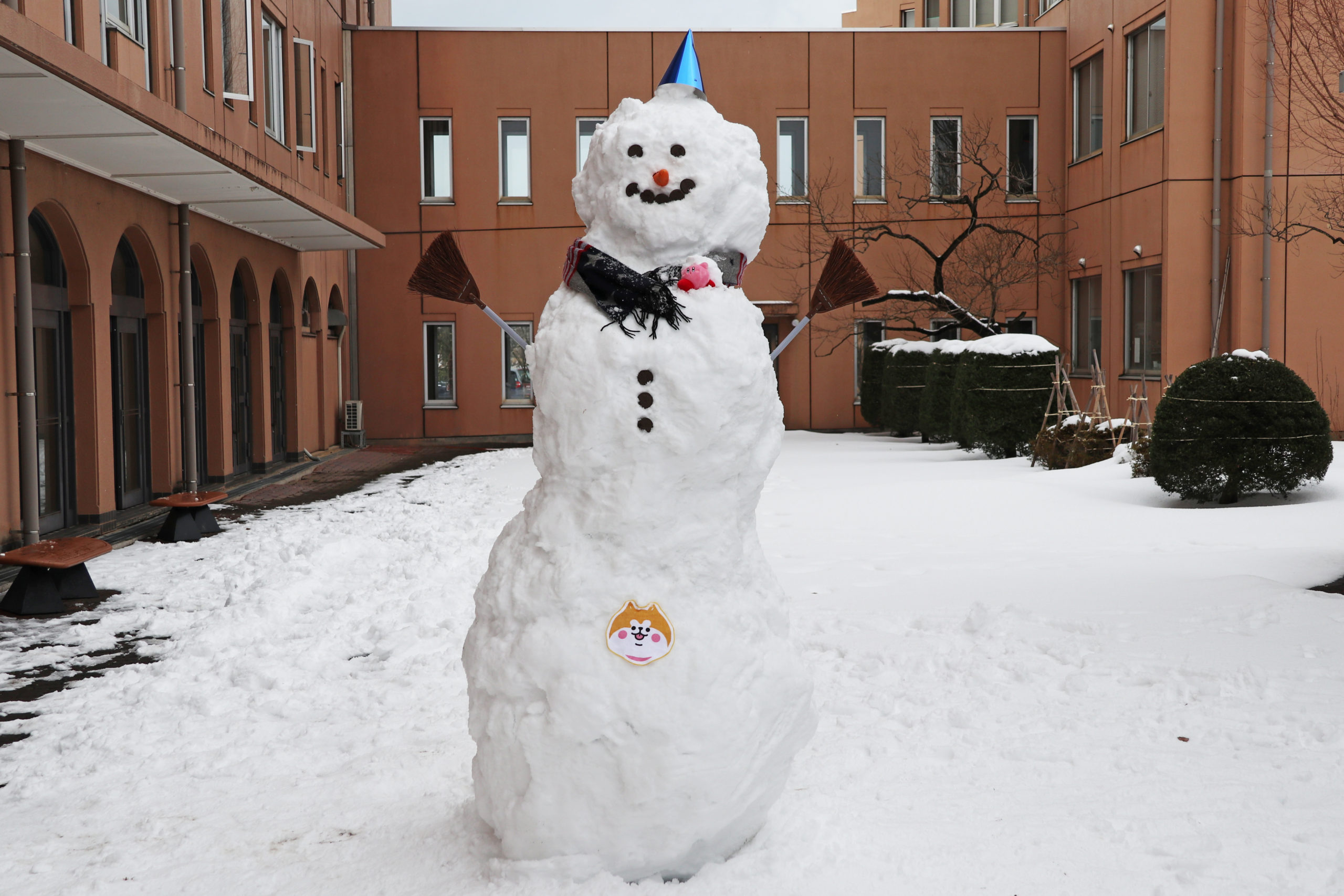フィル先生と学生でつくった雪だるまは、海外仕様（笑）