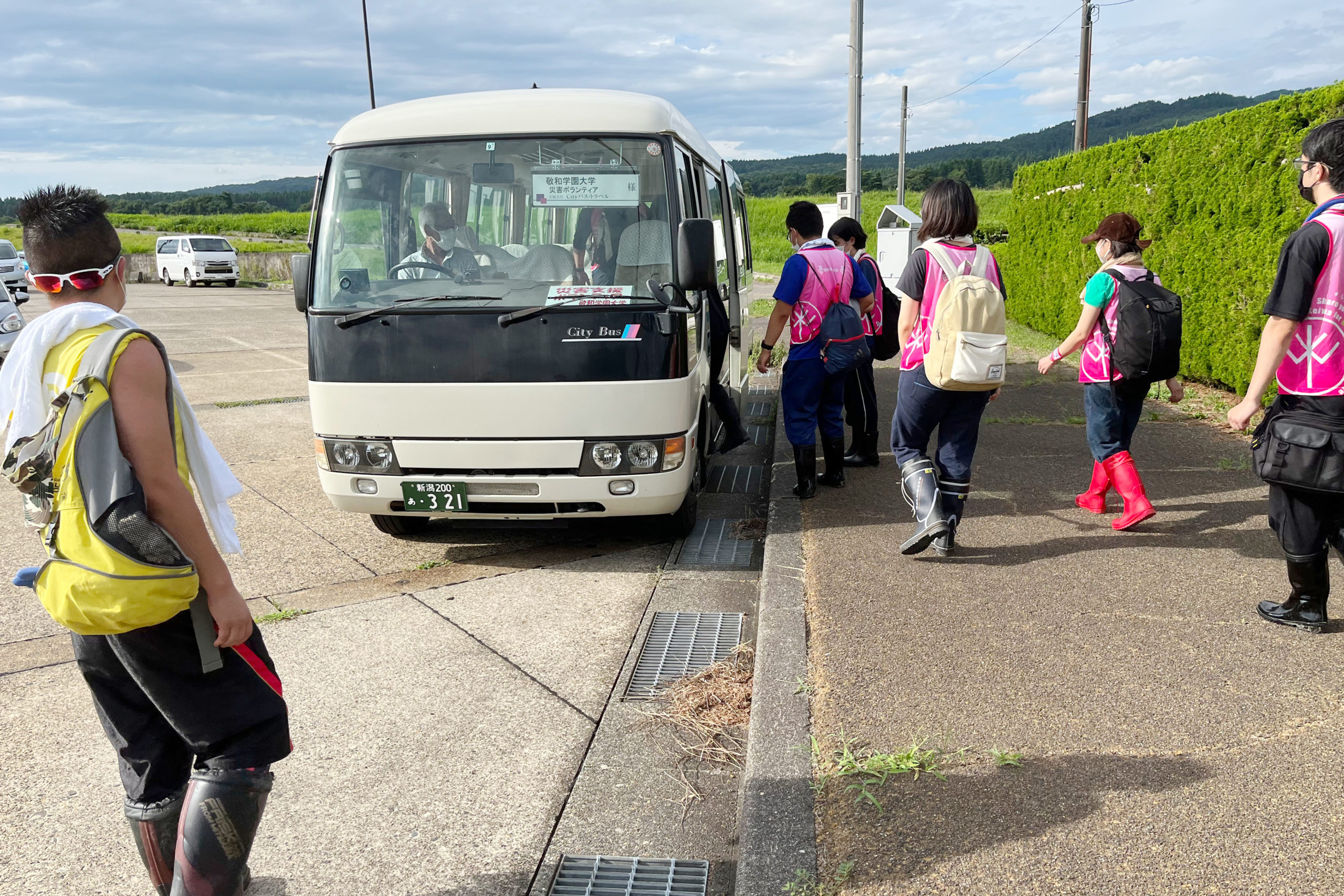 バスで山道を越えて、関川村に移動しました