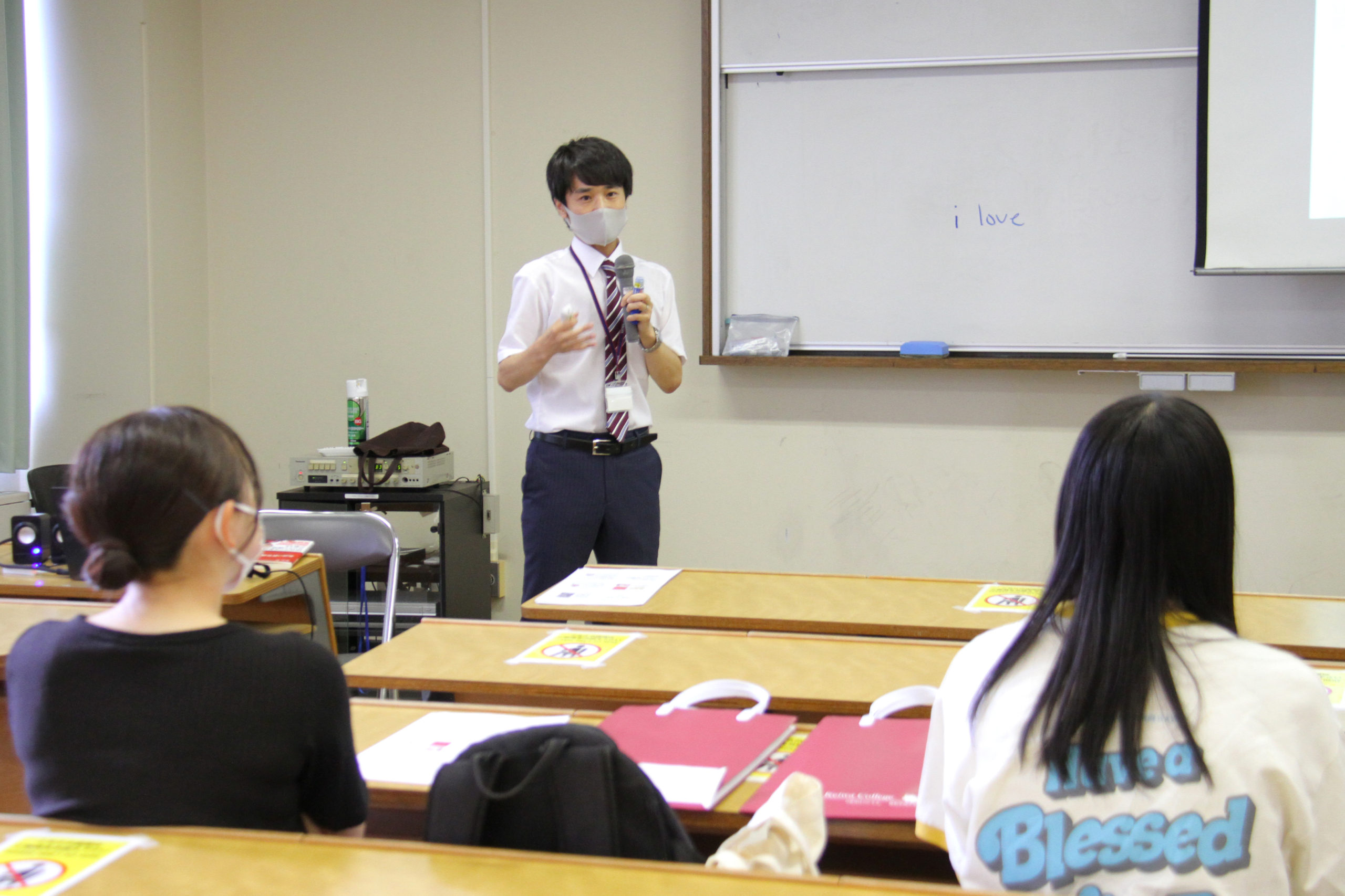 主濱祐二 准教授「教科書にない英語から世界を見てみよう」