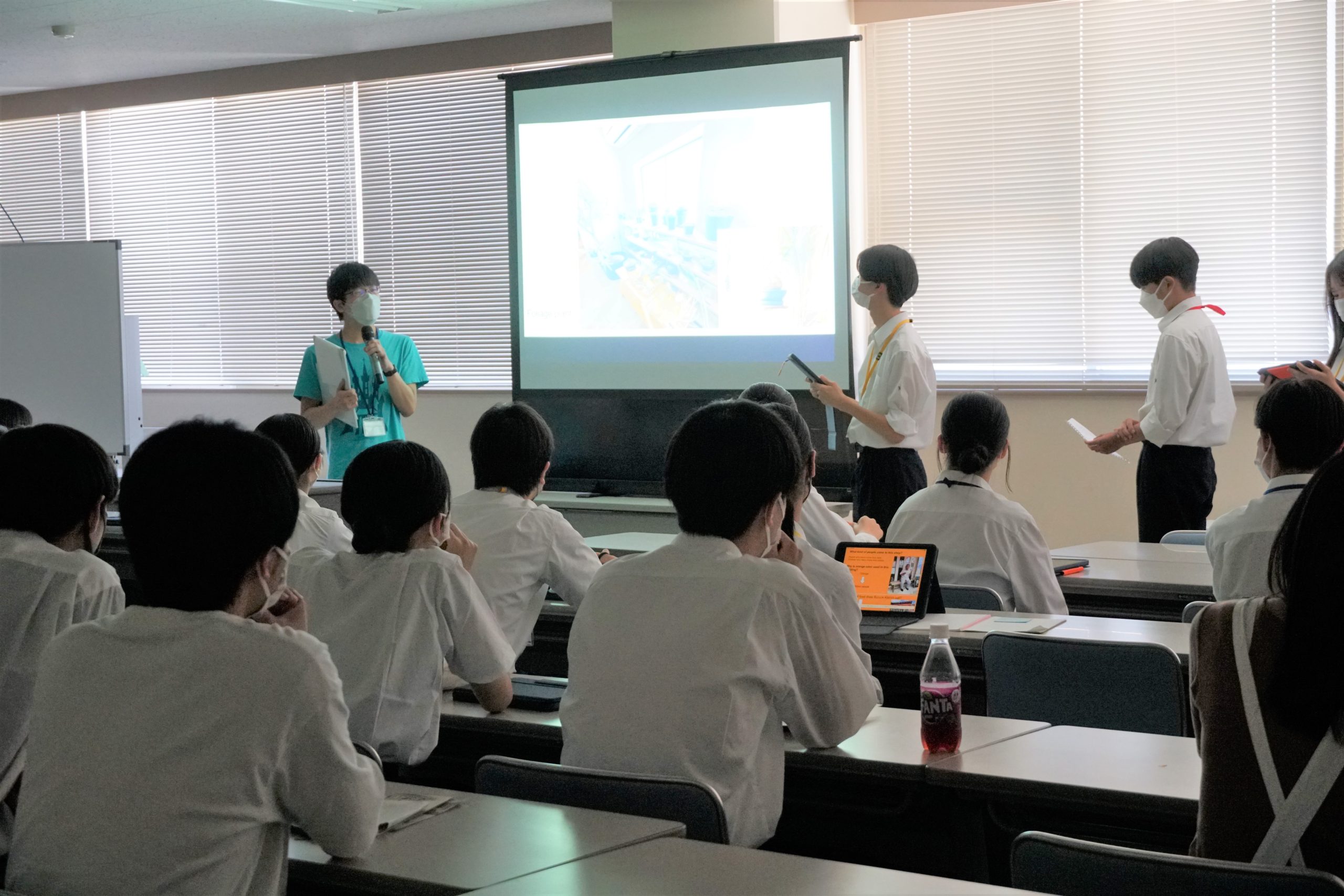 インタビュアー役でプレゼンテーションにも参加