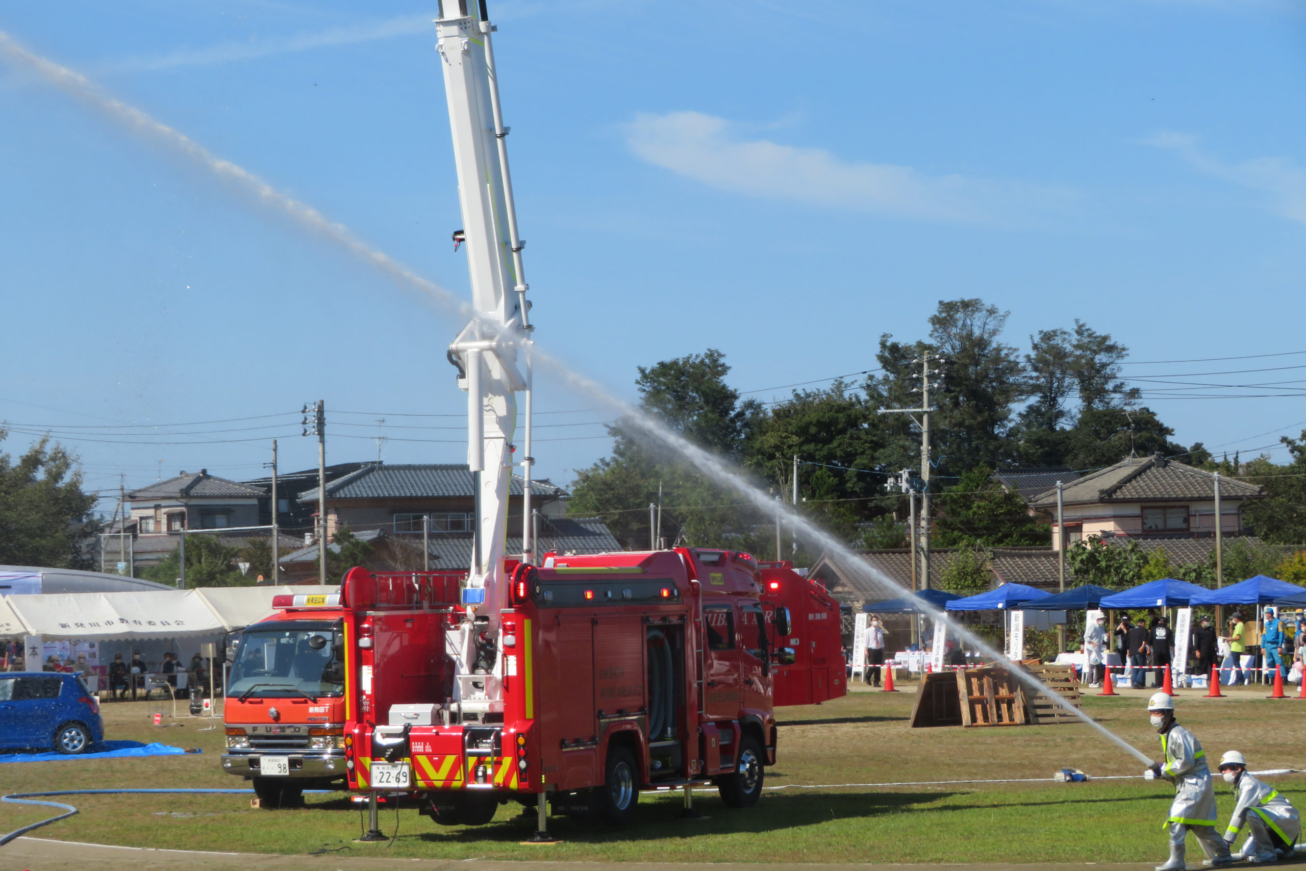 会場では消防署による放水訓練も行われました