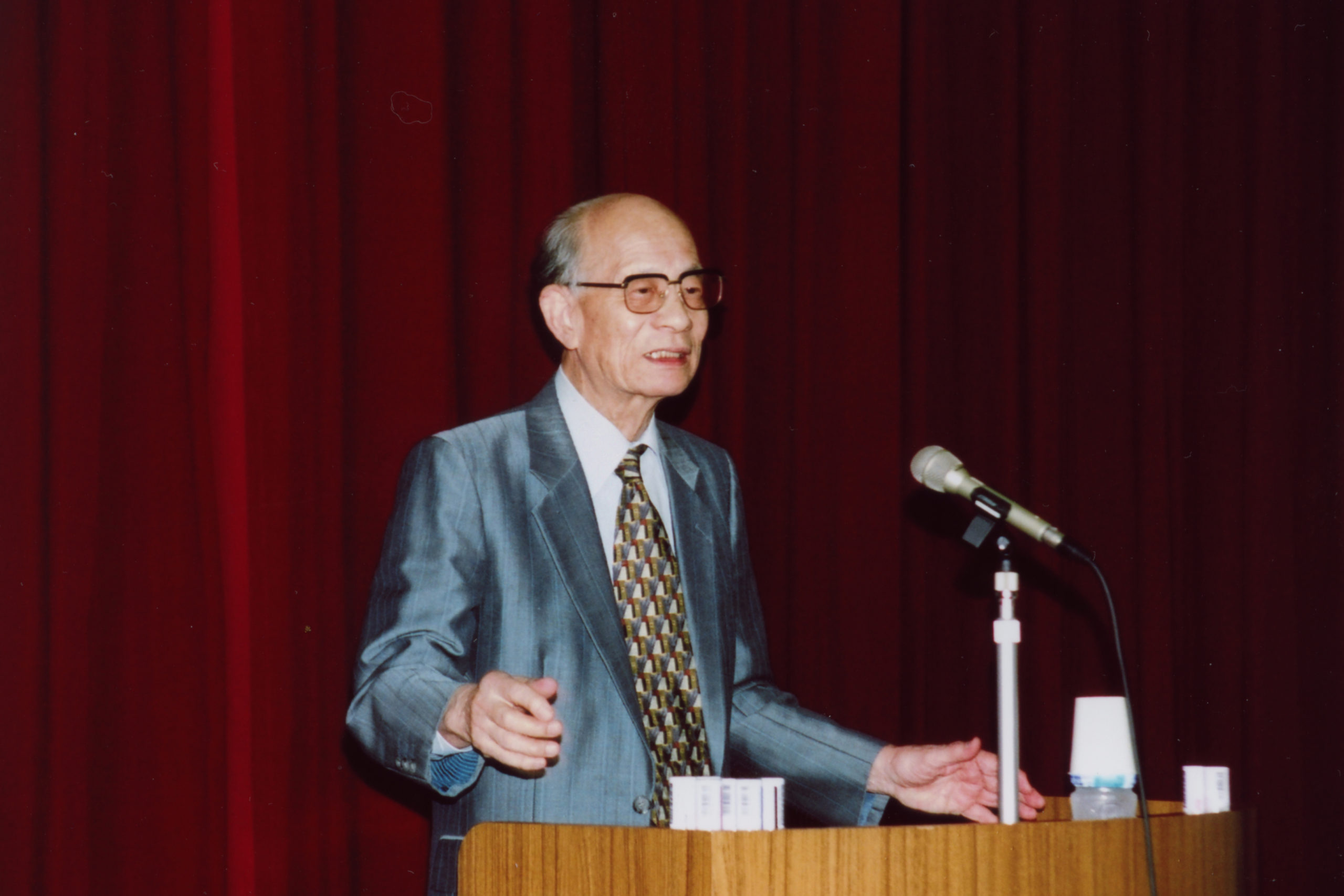 2006年にチャペル・アッセンブリ・アワーで講演された石川重俊先生