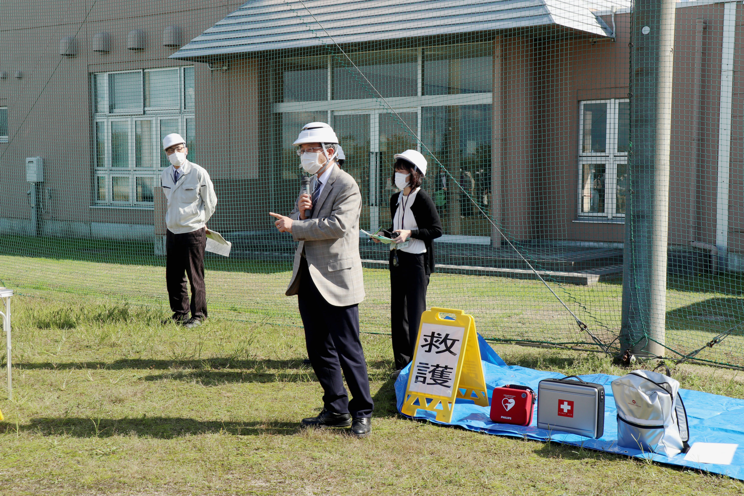 山田学長が避難時の注意点を確認