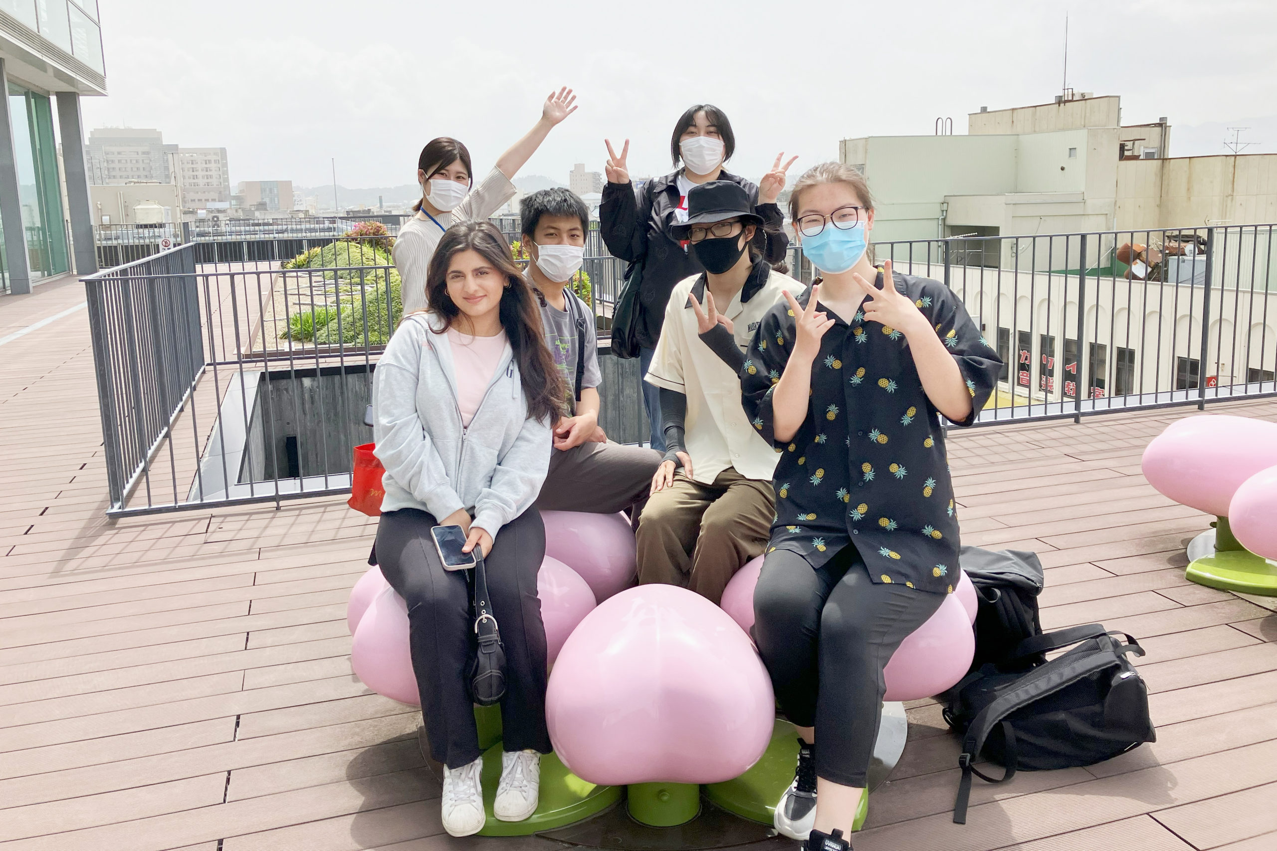 外国籍の新入生と新発田市内を散歩してきました