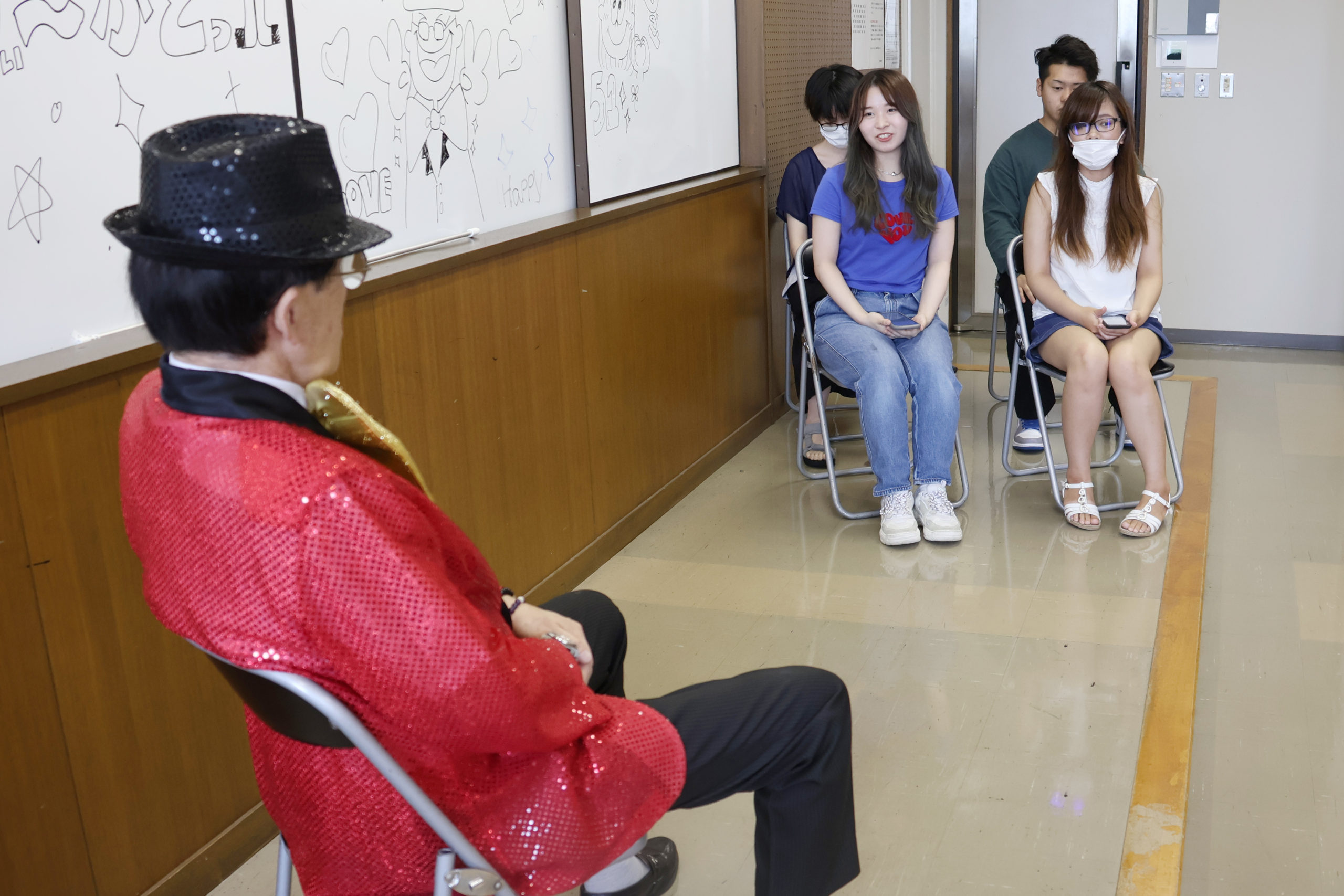 学生たちによるたかまろさんへのインタビュー