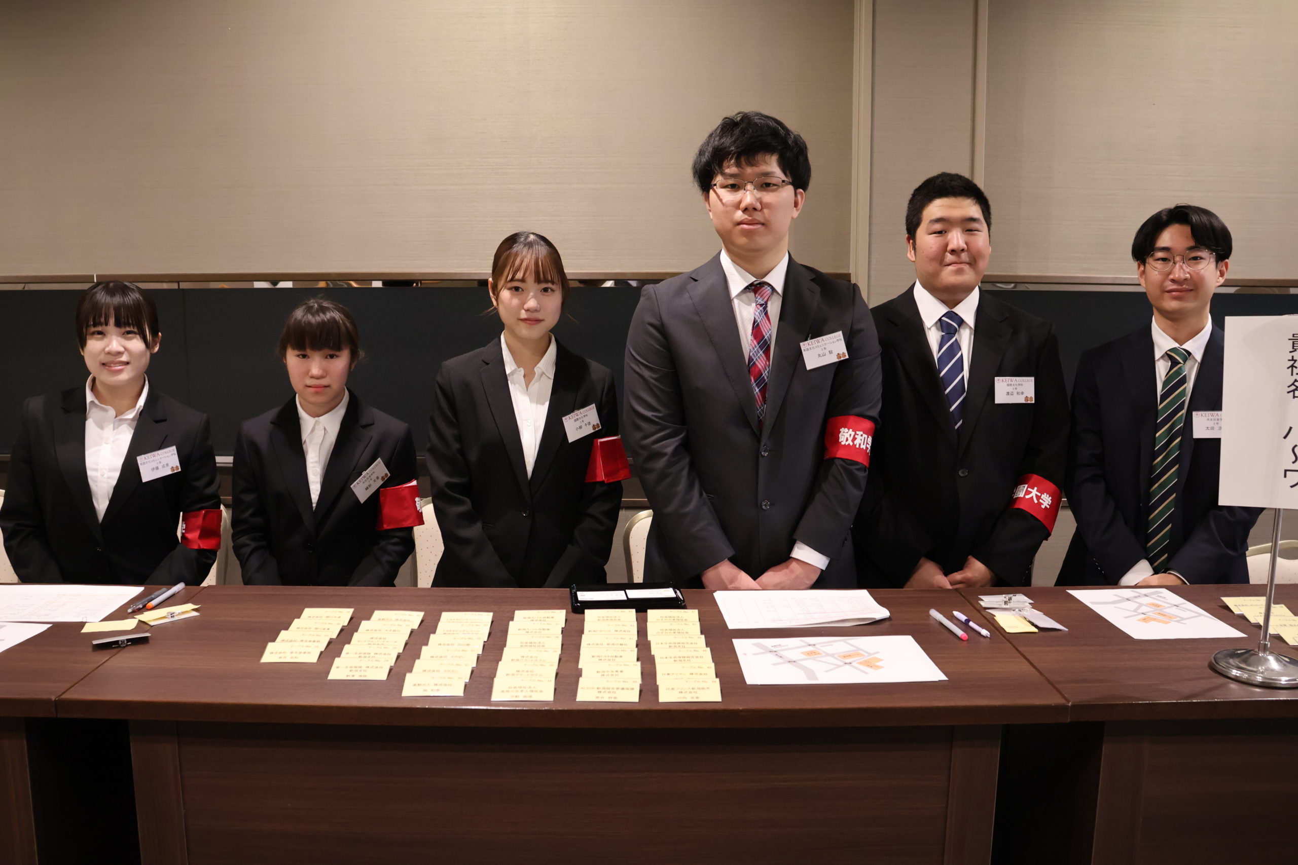 受付を担当した3年生たち