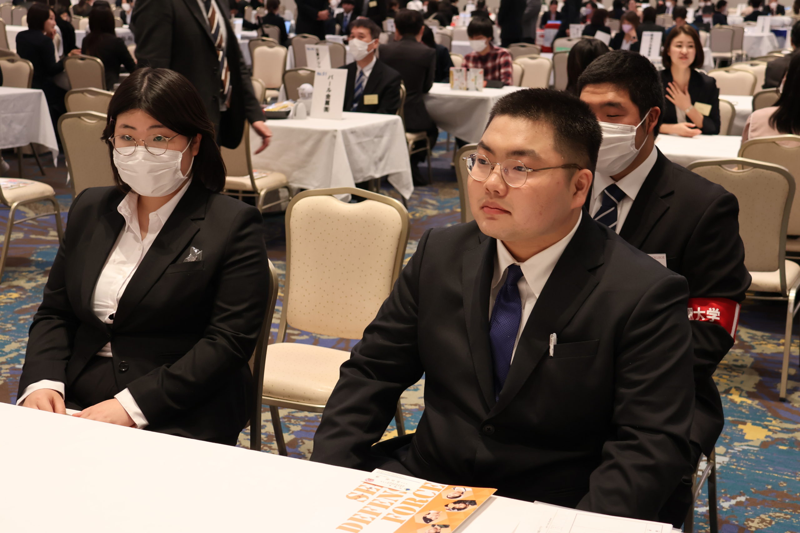 説明する方の目を見て、真剣にお話を聞きました