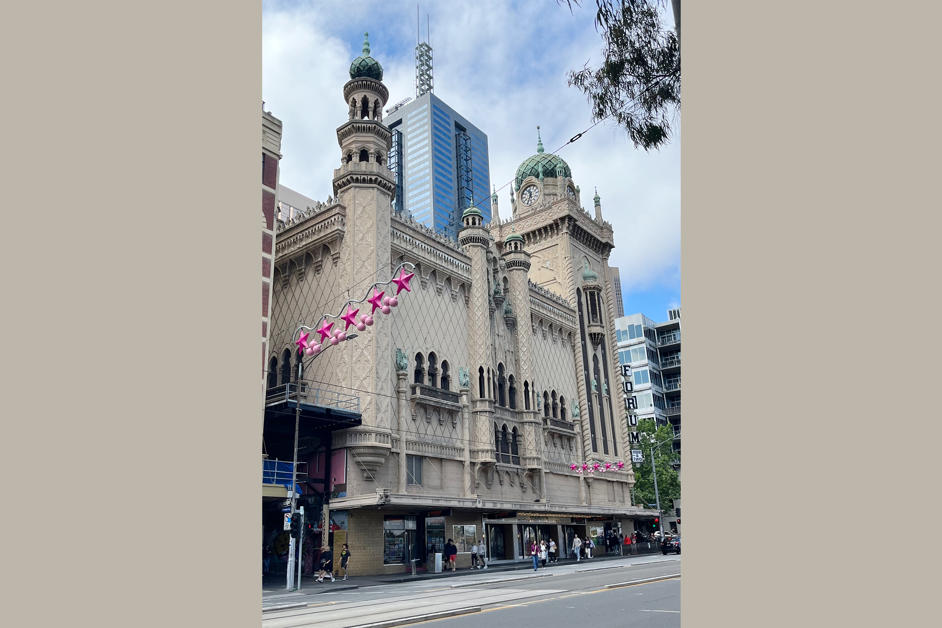 長い歴史を感じさせる建物は、見ていて楽しいものでした