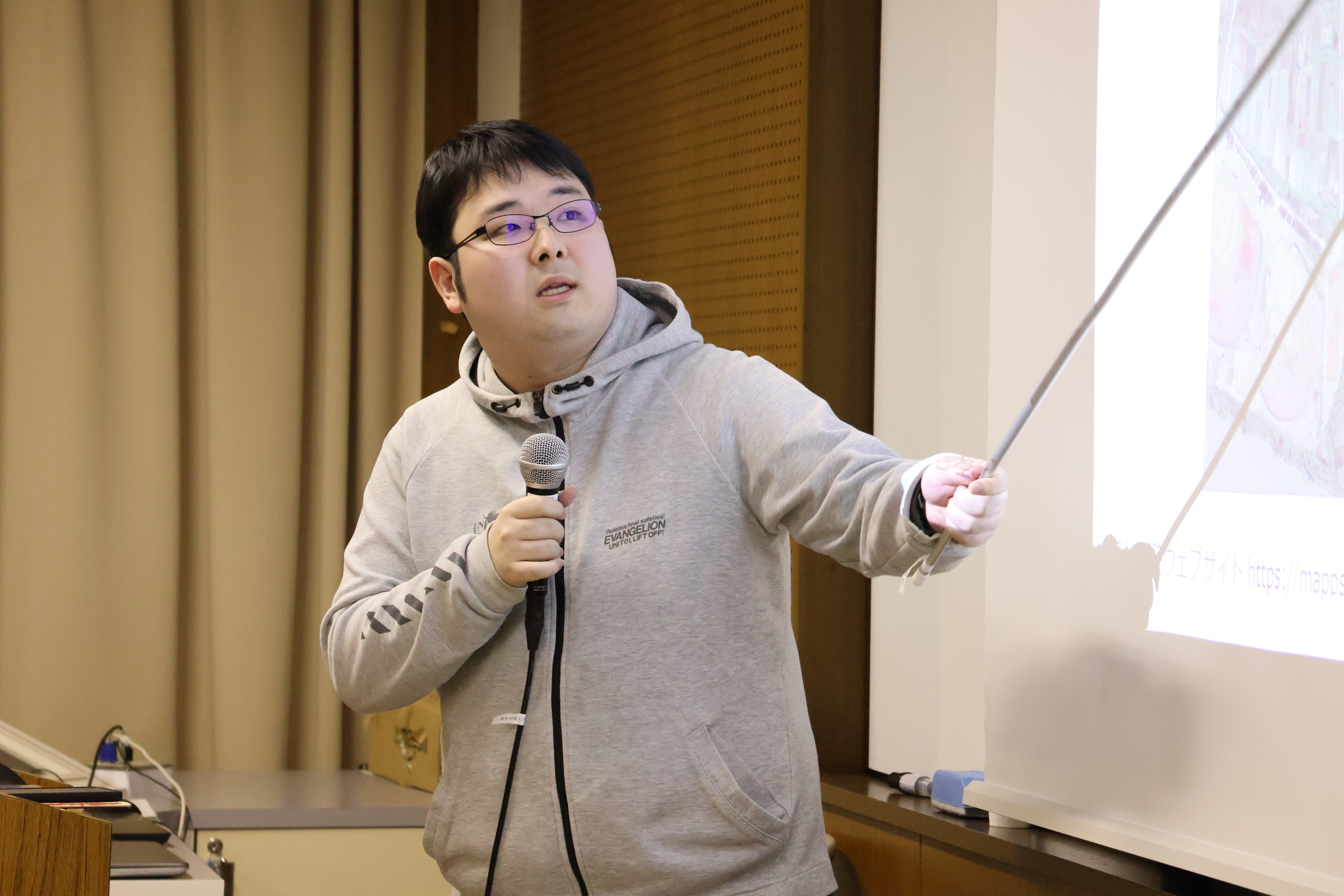 佐藤虹希さん「新潟県における地方競馬の廃止」(金耿昊 准教授)