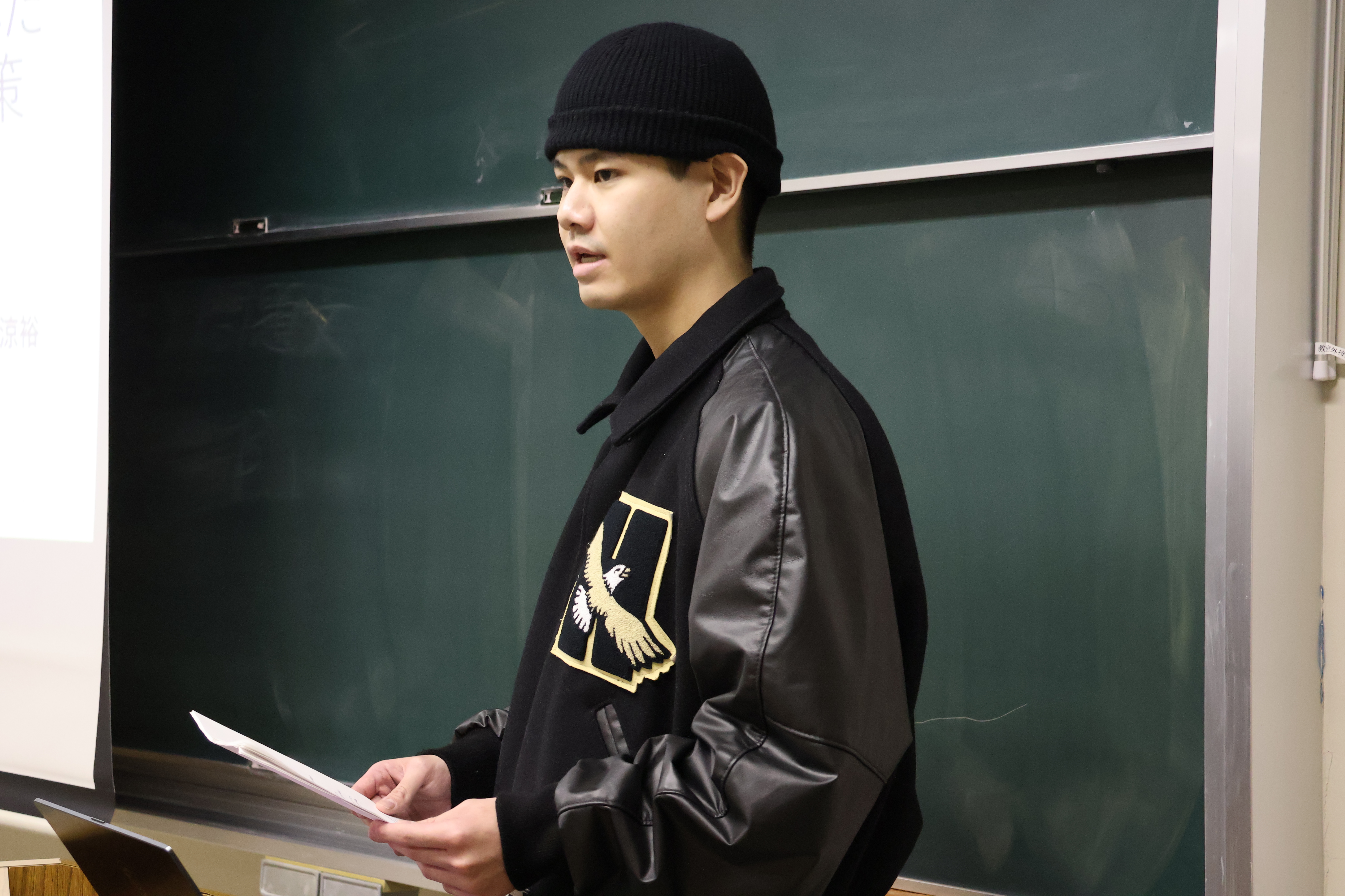 玉野涼裕さん「時代変化によって引き起こされた若者の車離れとその対策」(富川尚 教授)