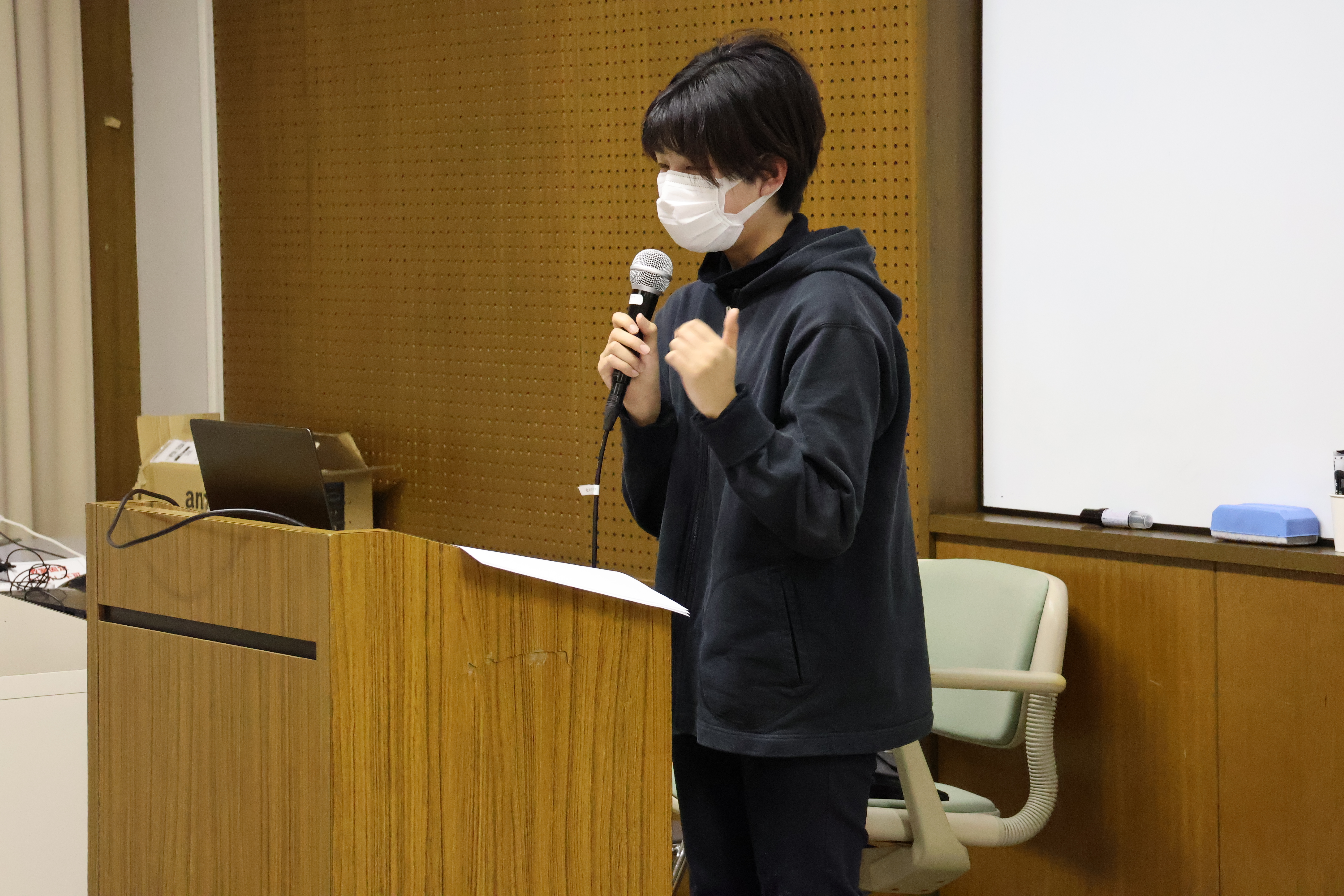 岩崎遥さん「イエスとパウロの比較から見たキリスト教の女性観」(下田尾治郎 教授)