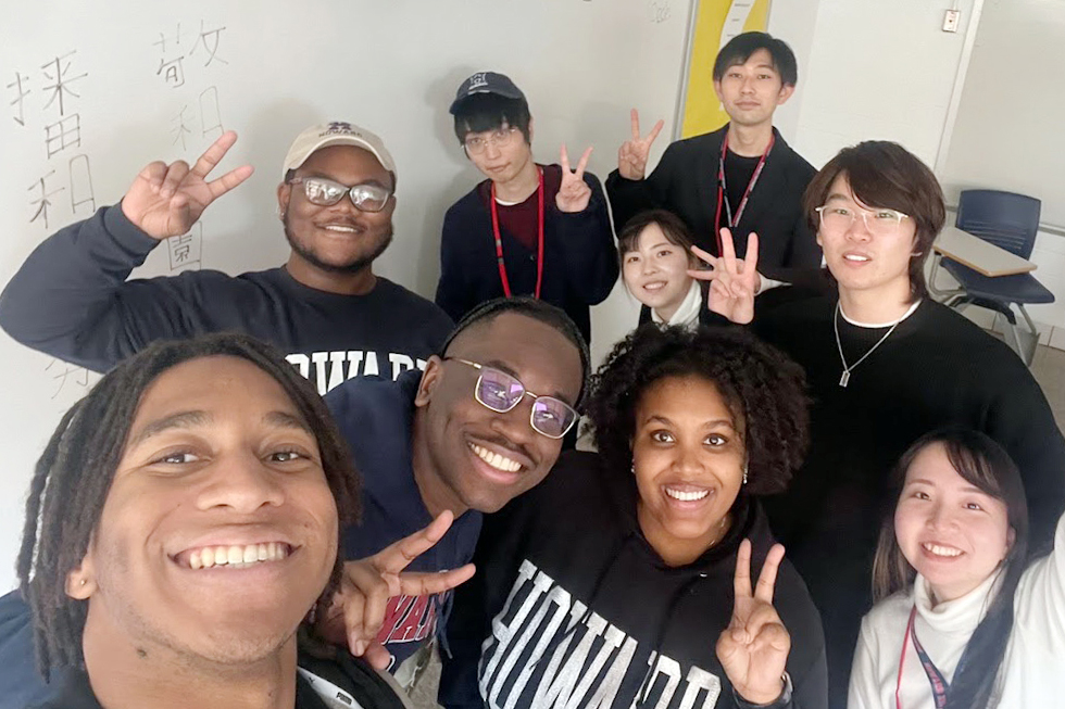 KAKEHASHIプロジェクトでアメリカ・ワシントンD.C.に留学しました、左下は親友のテリー。