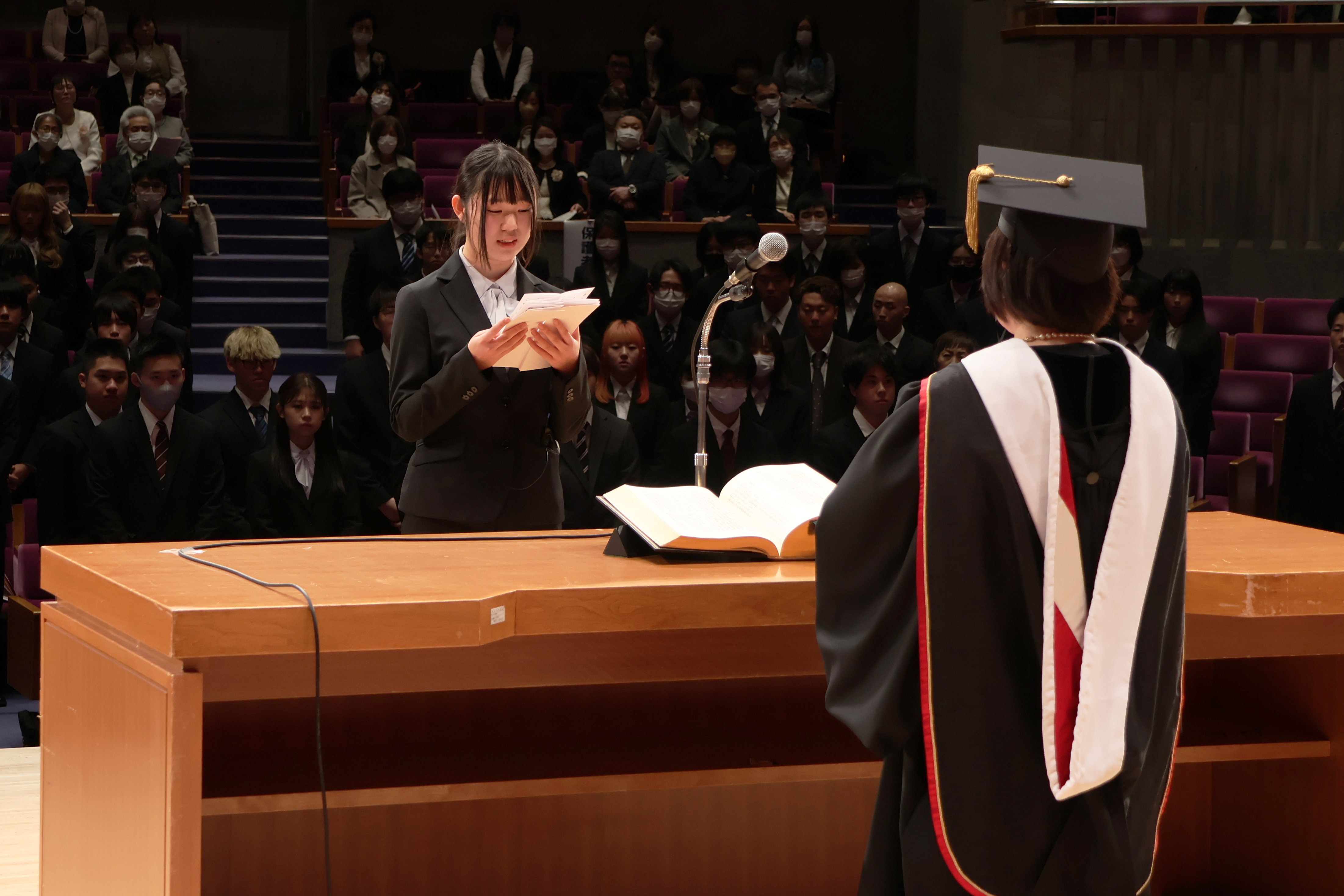 新入生の笑顔が春に集いました！2024年度入学式を挙行 | 敬和学園大学