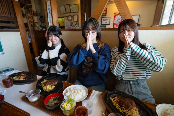 ランチで一休み！ボリューム満点のハンバーグでしたψ( '༥' )（居食家あかれんがさん）