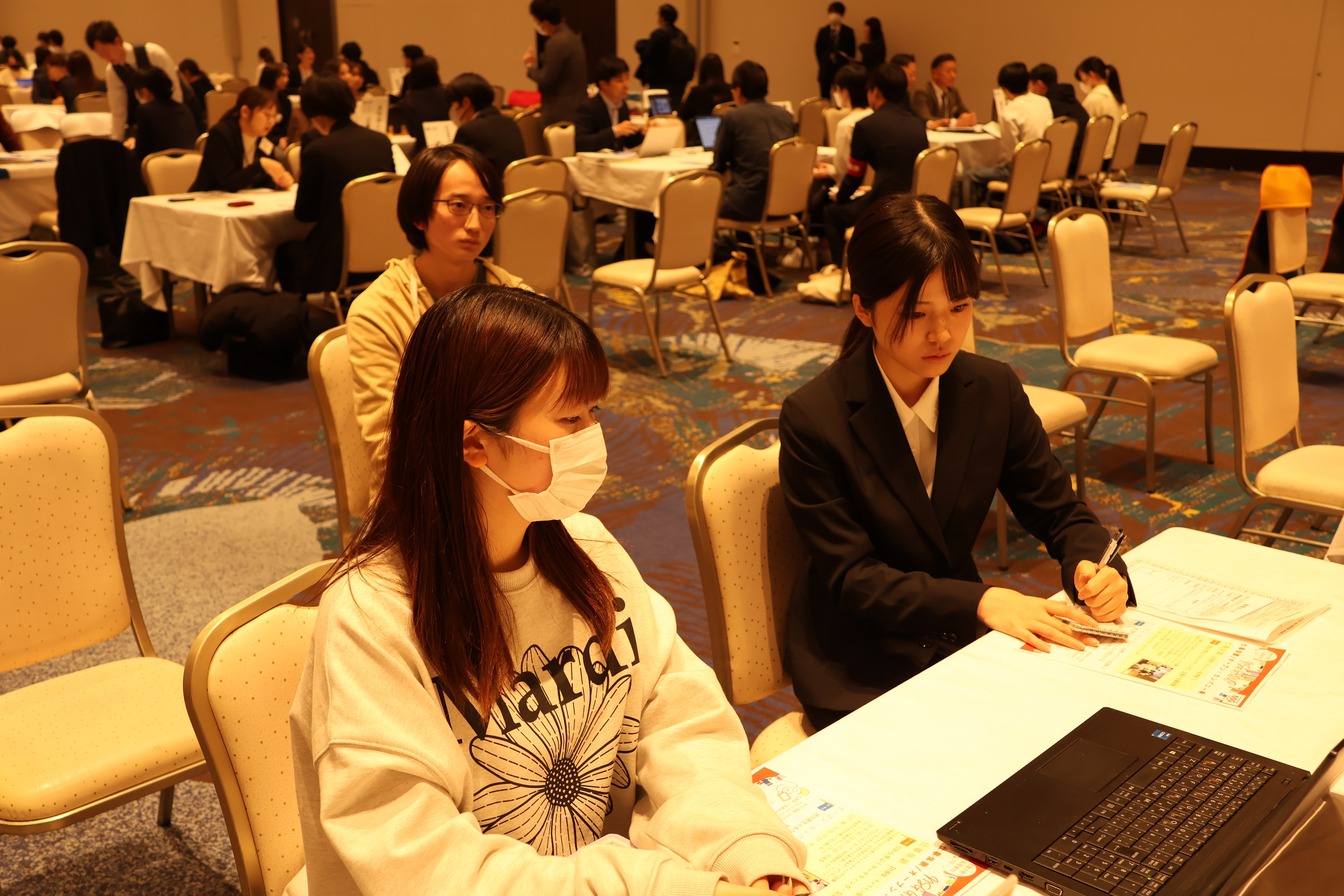 重要なポイントを聞きもらさないよう、メモを取りながら説明を聞きました