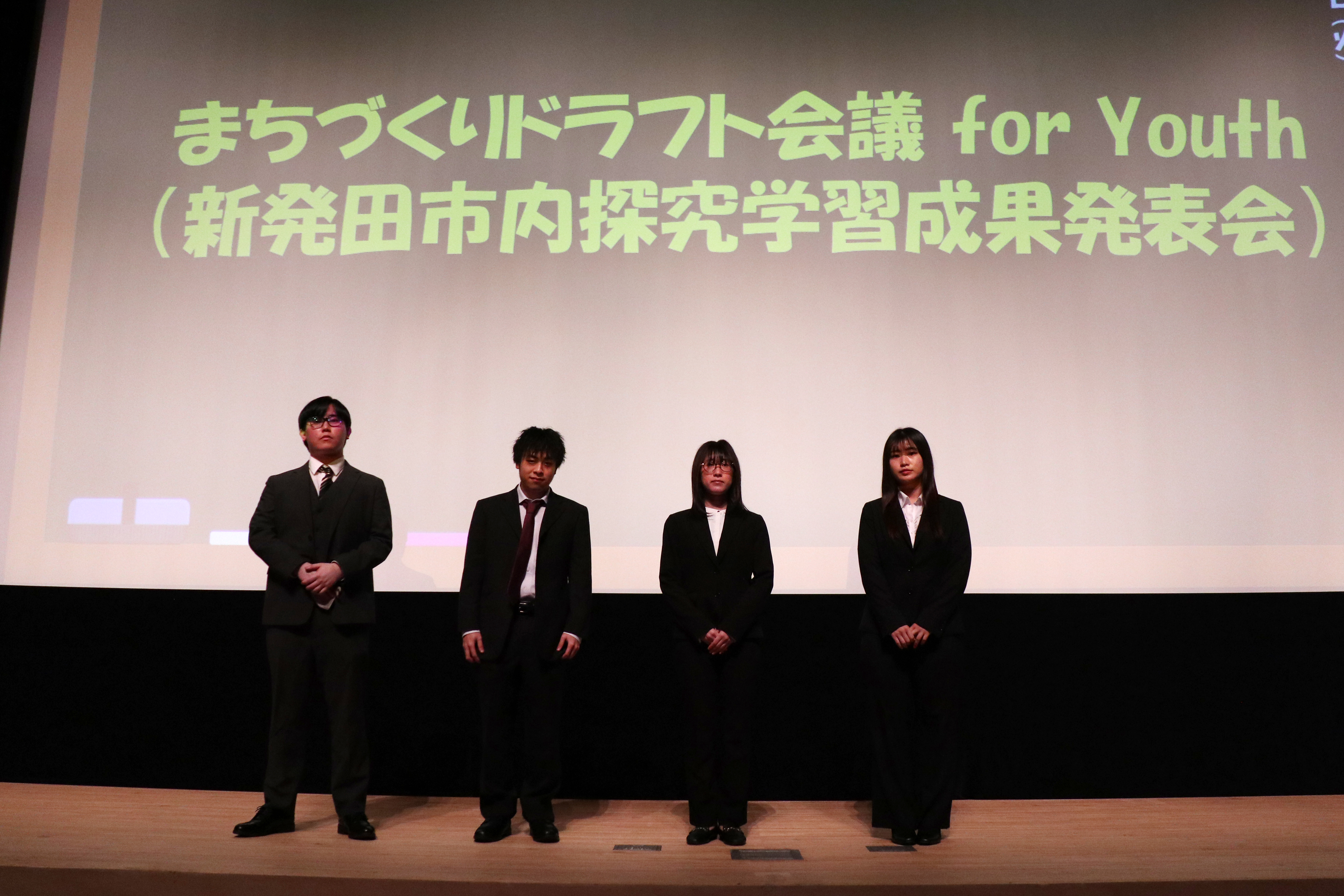 チームワークよく発表してくれた学生メンバー