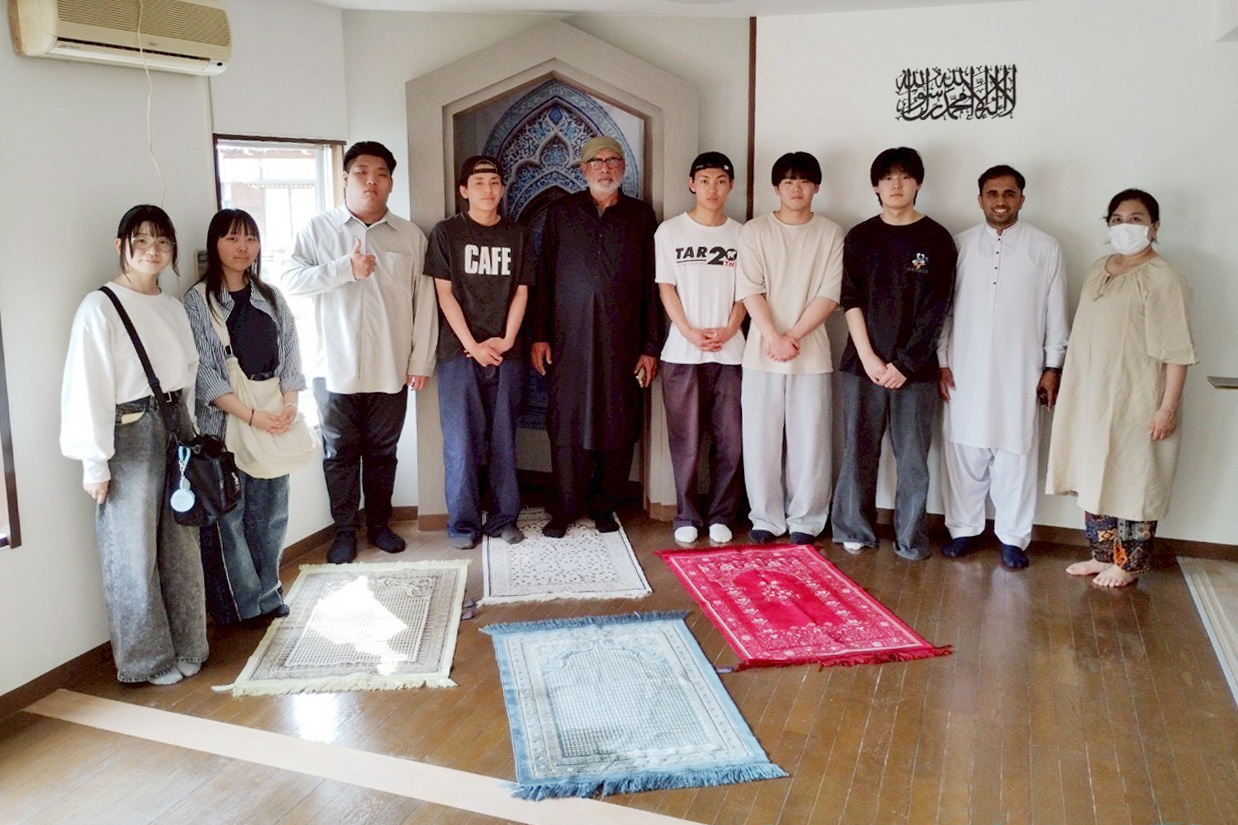 アパートのフロアを改装してつくったモスク