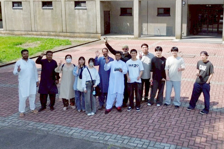 ドローンの映像に写った私たち、さまざまな宗教を超えた対話ができました