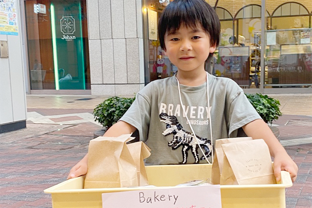 移動販売を思いつき、売りまくる1年生。