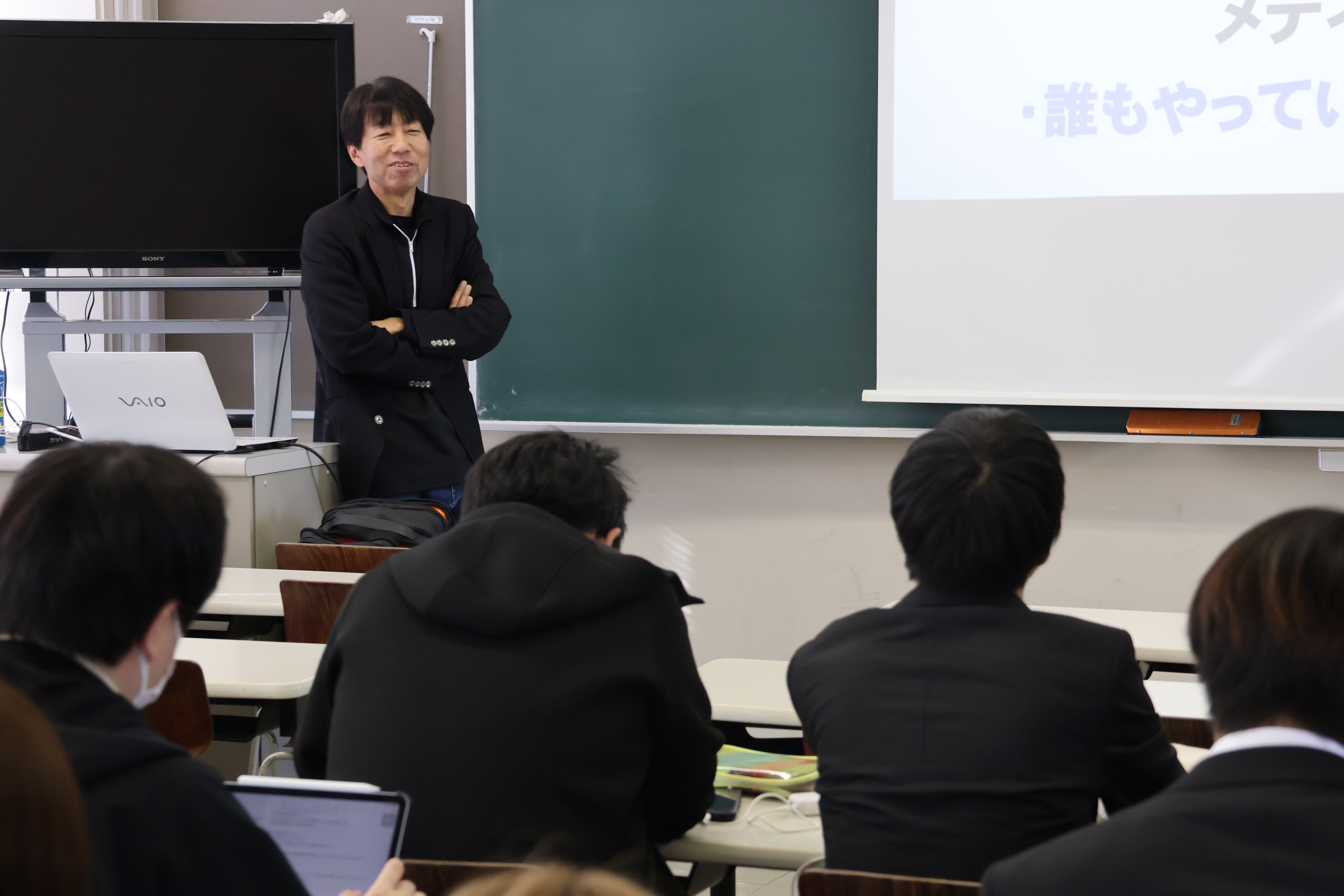 スポーツとメディアの未来について、学生と講師が意見交換。