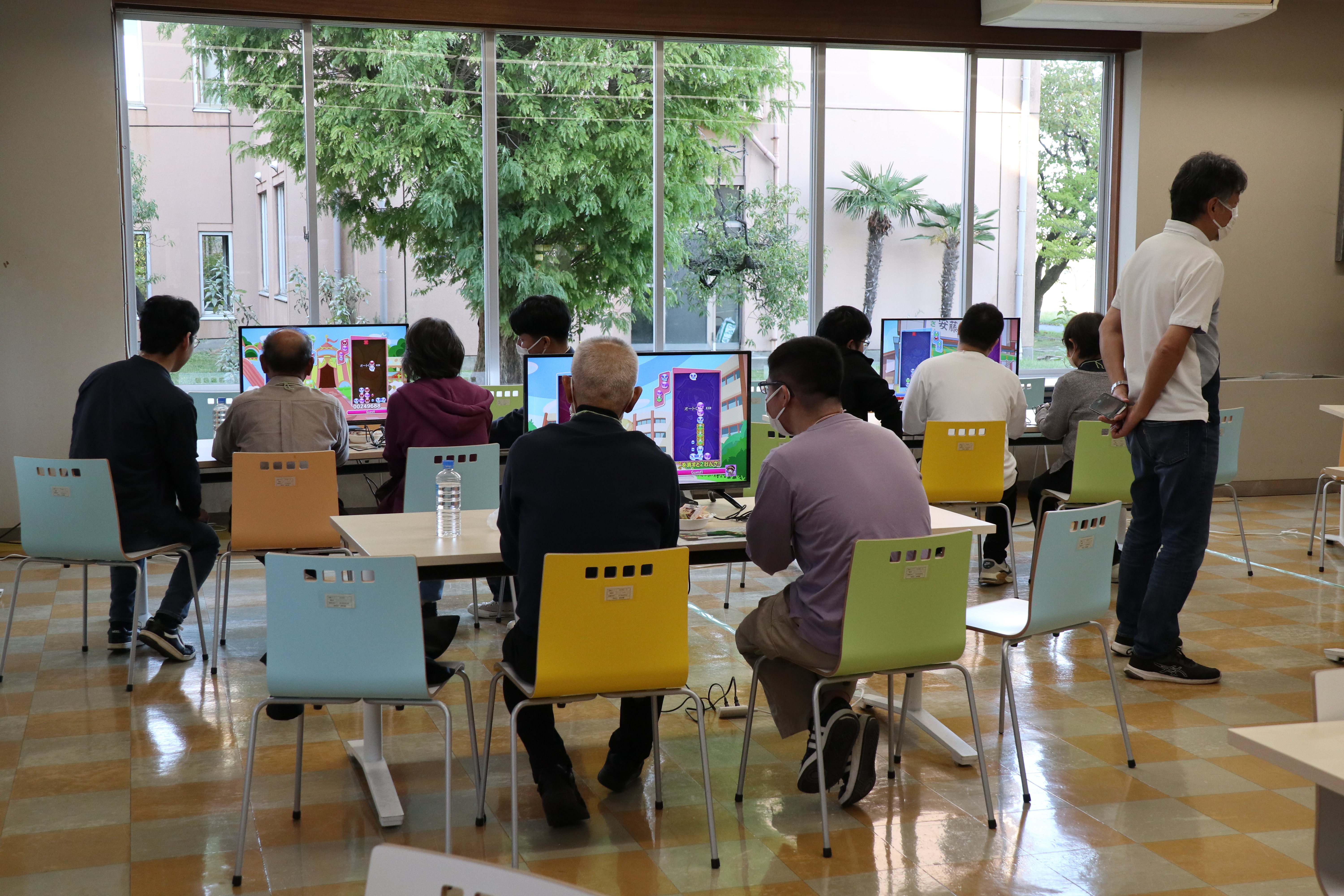 学生たちとeスポーツを体験いただきました