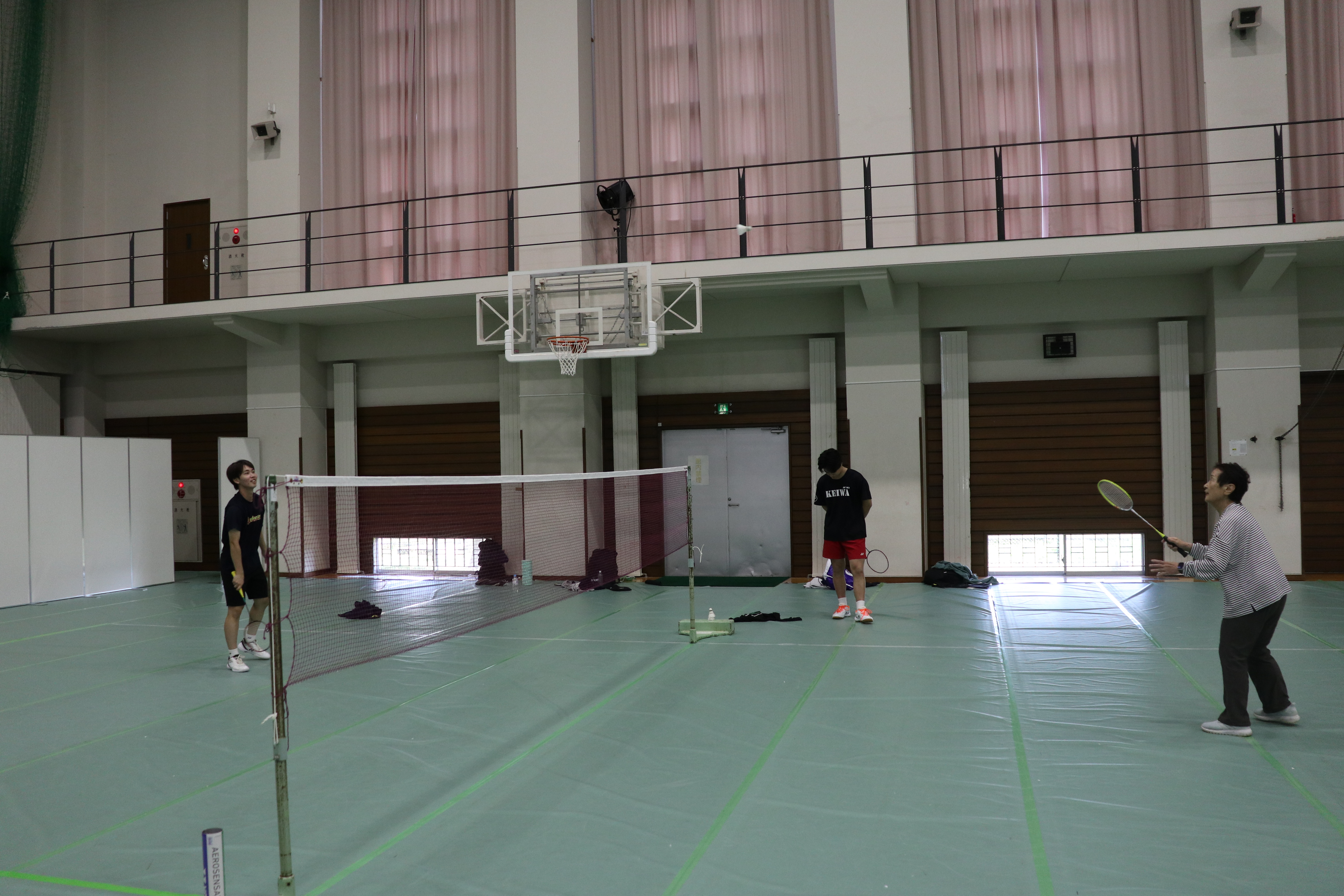 バドミントンでよい汗を流しました