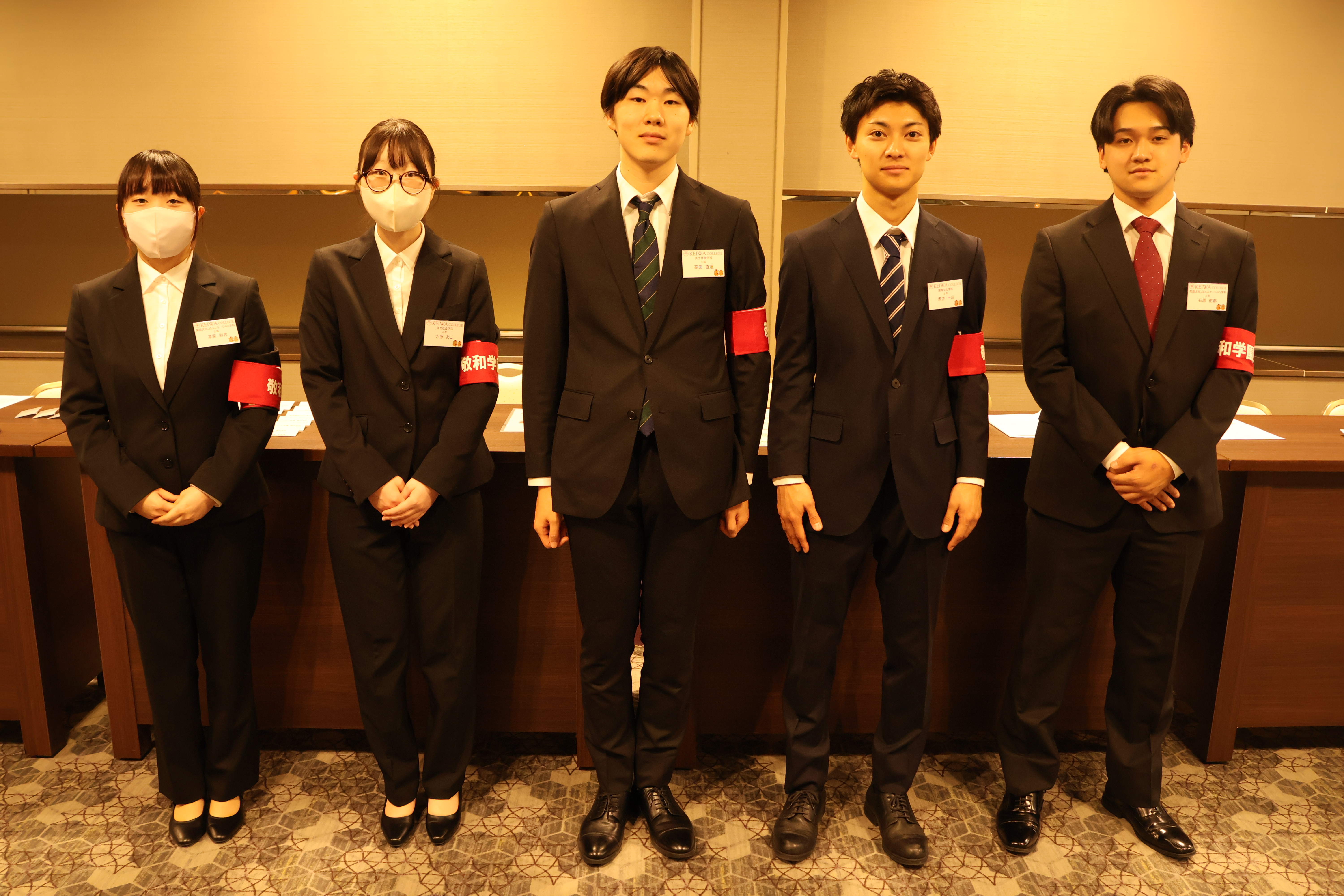 受付を担当した3年生たち