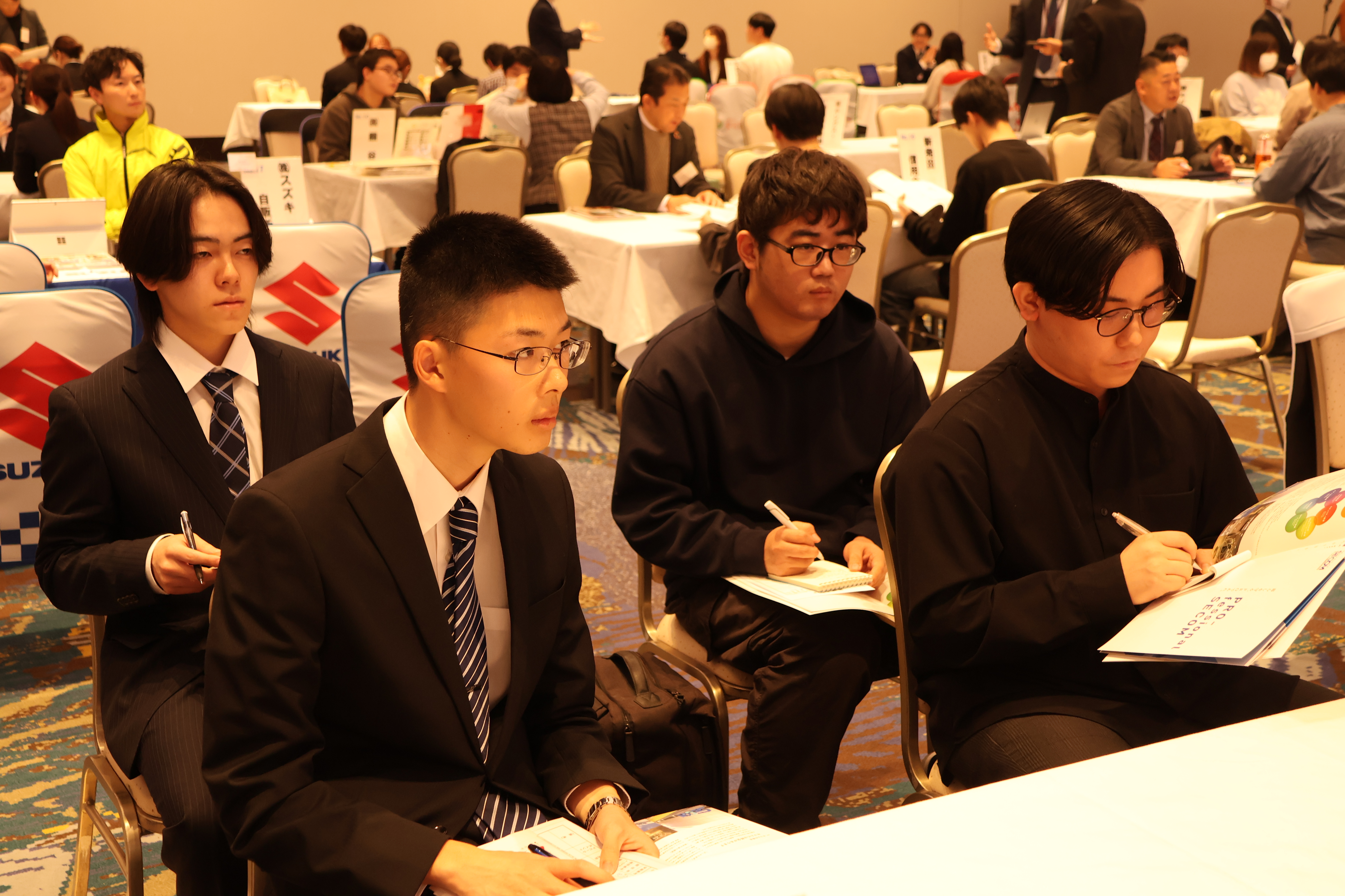 重要なポイントを聞きもらさないよう、メモを取りながら説明を聞きました