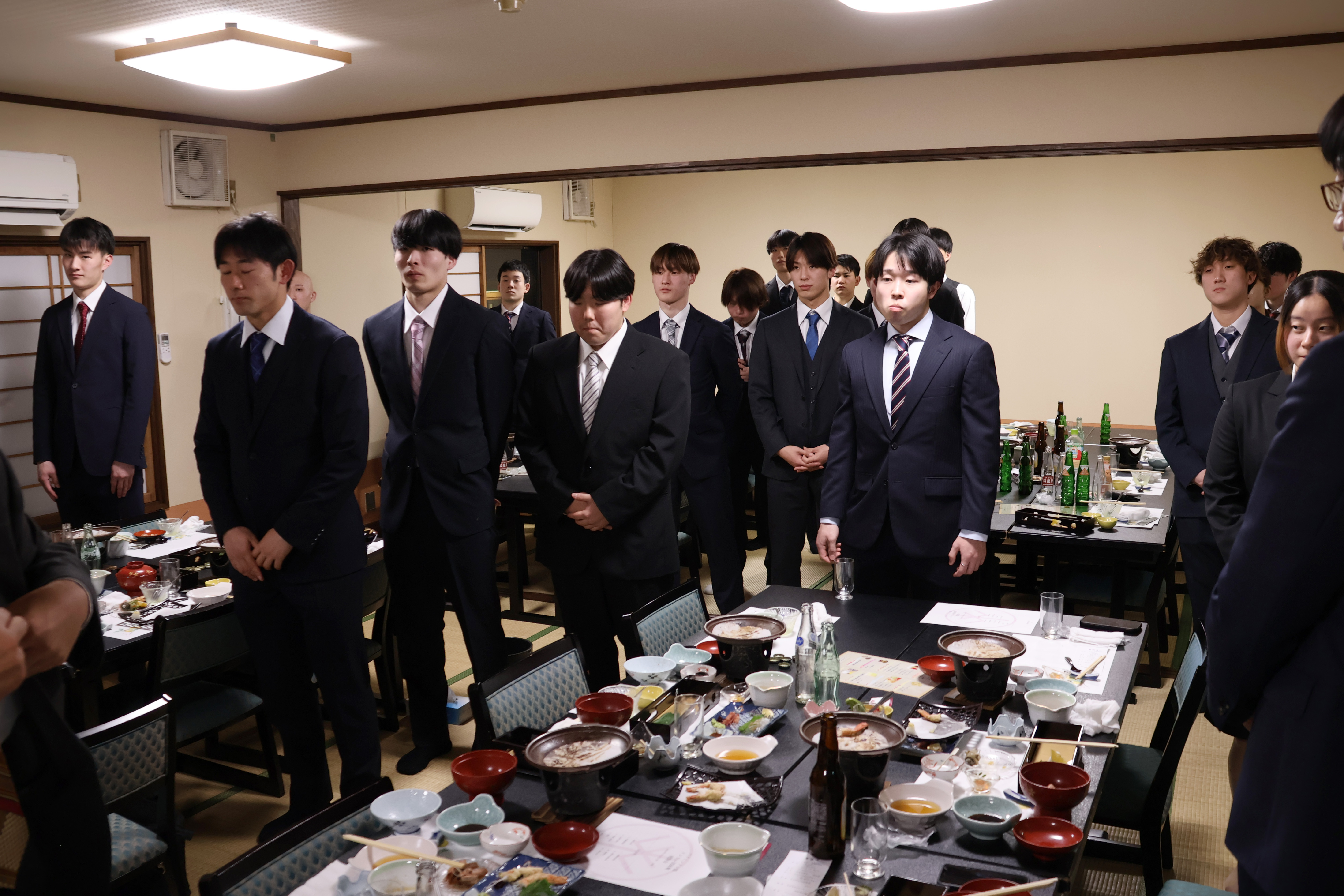 祝勝会に参加したバドミントン部の学生たち