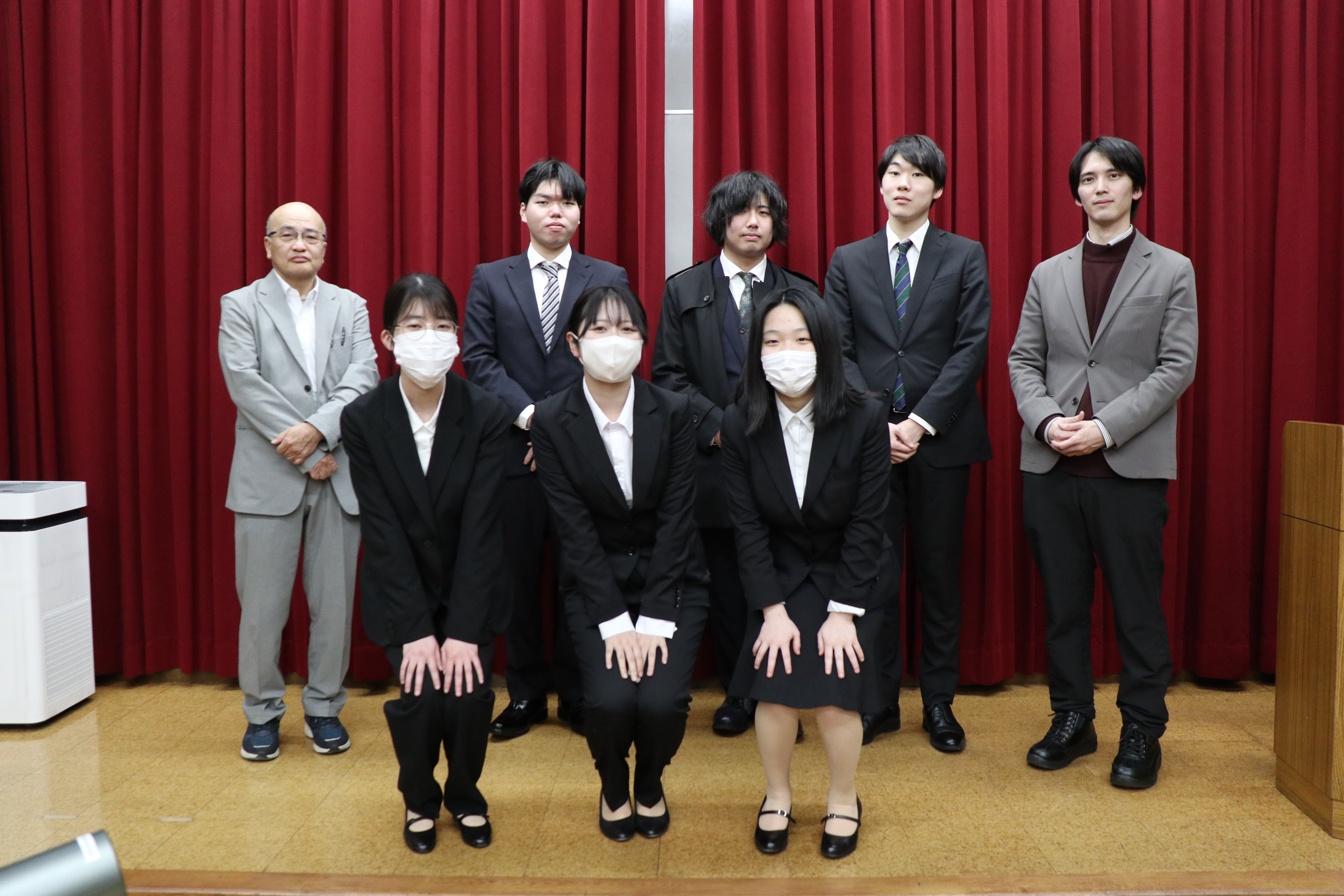 指導教員の石坂先生、久保先生と記念撮影