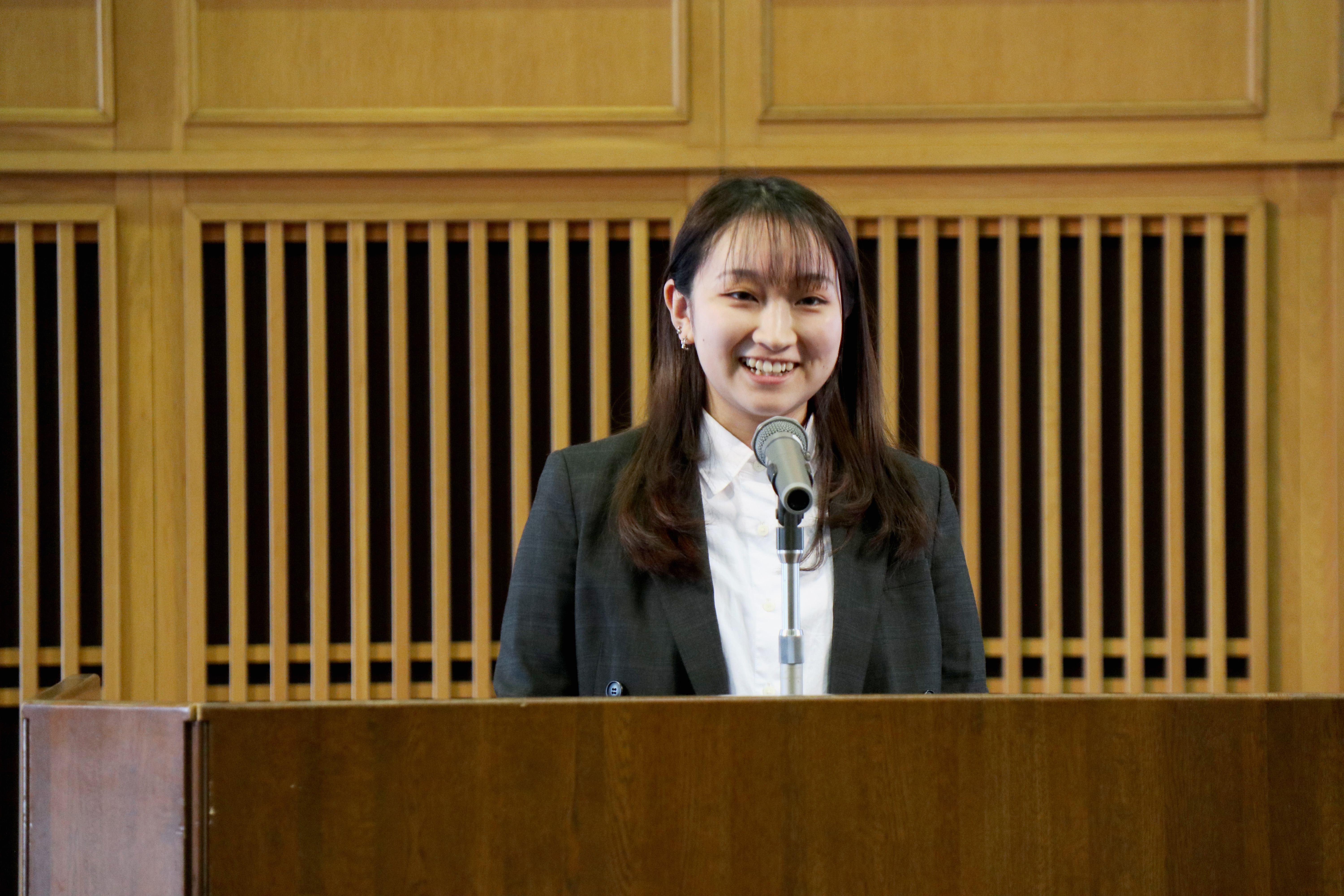 「高校と大学の違いや、大学生活」についてお話ししてくれました(英語文化コミュニケーション学科1年)