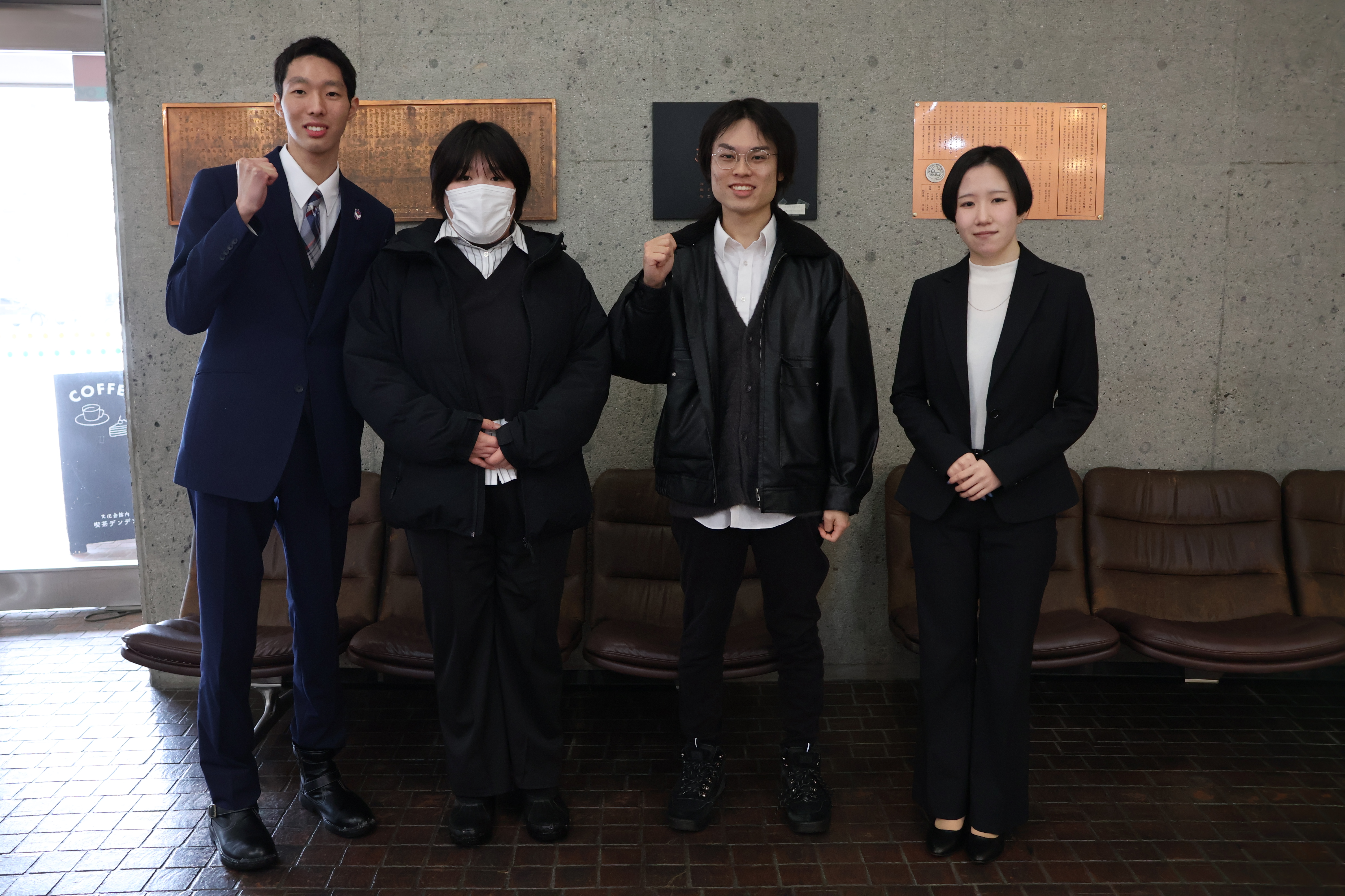 発表を終えて一安心した4人