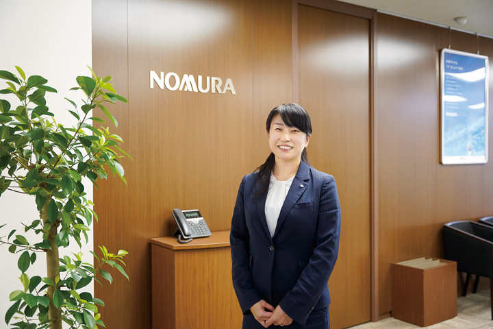 資産を『増やす』、その先の思いへ。 リベラルアーツで磨いた多角的な視点が、 お客さまの人生に最適な選択肢を見出す。