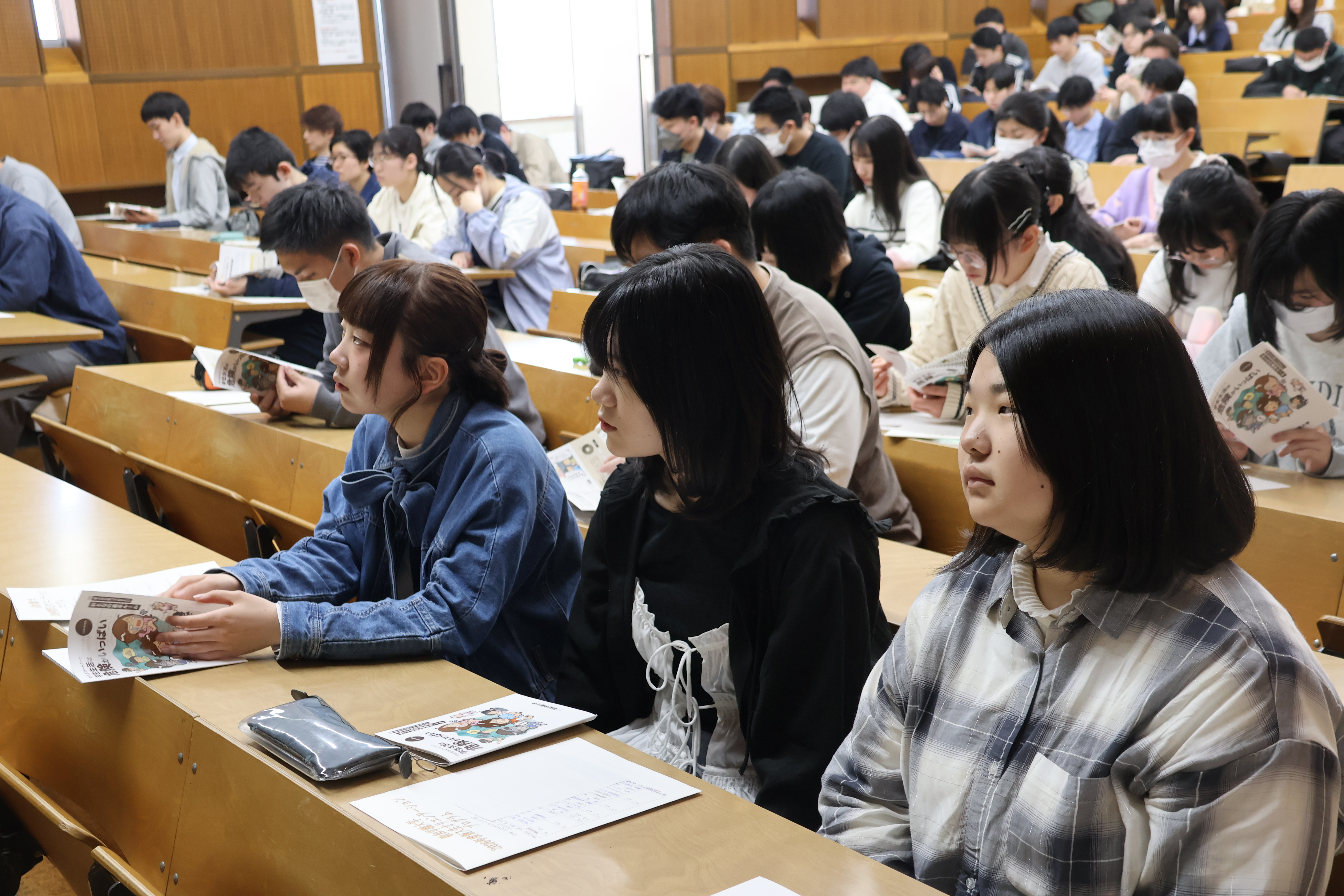 真剣に耳を傾ける新入生の姿が印象的でした