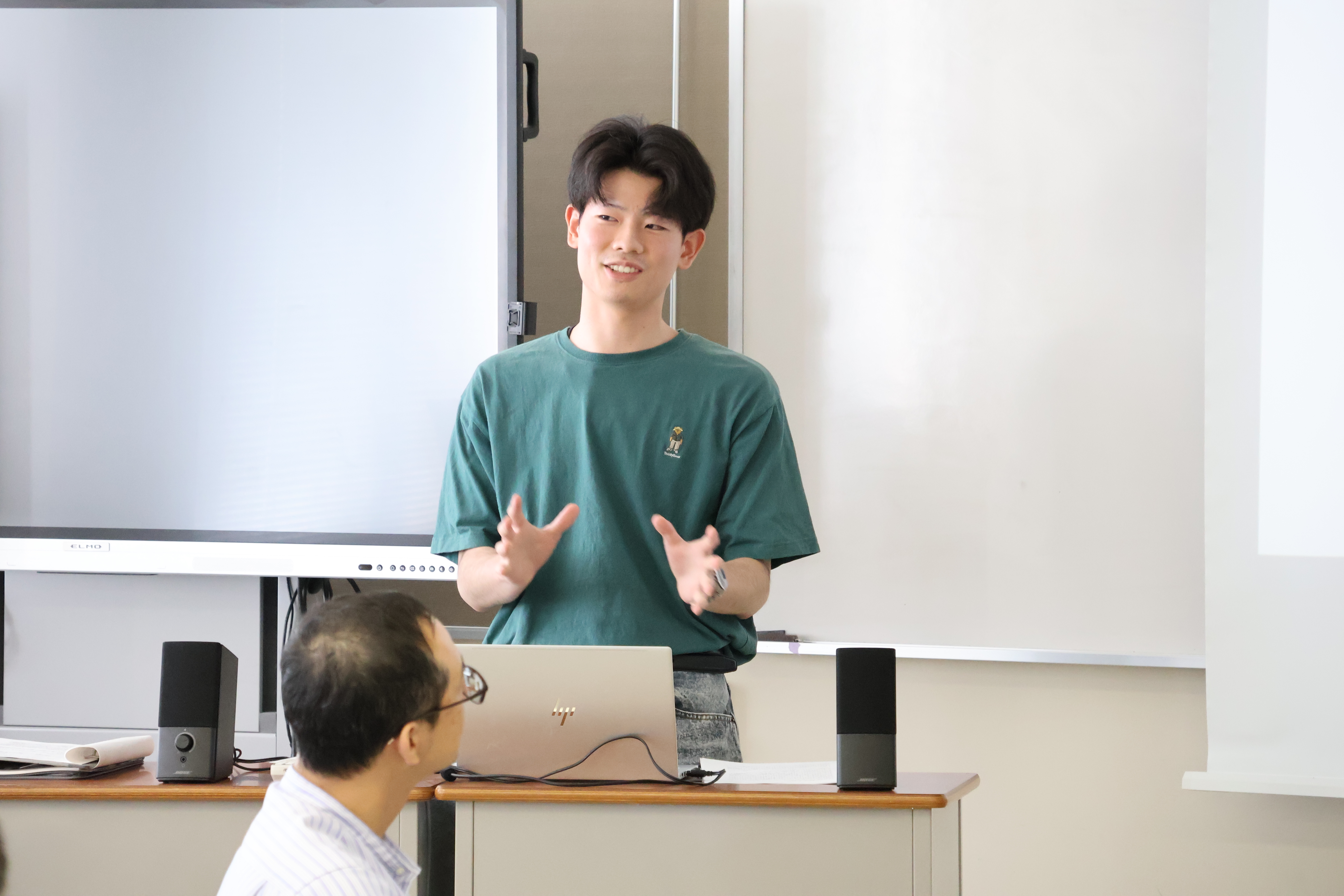 学生による留学成果発表：トロント留学での経験や、一回り大きく成長した姿を報告しました。