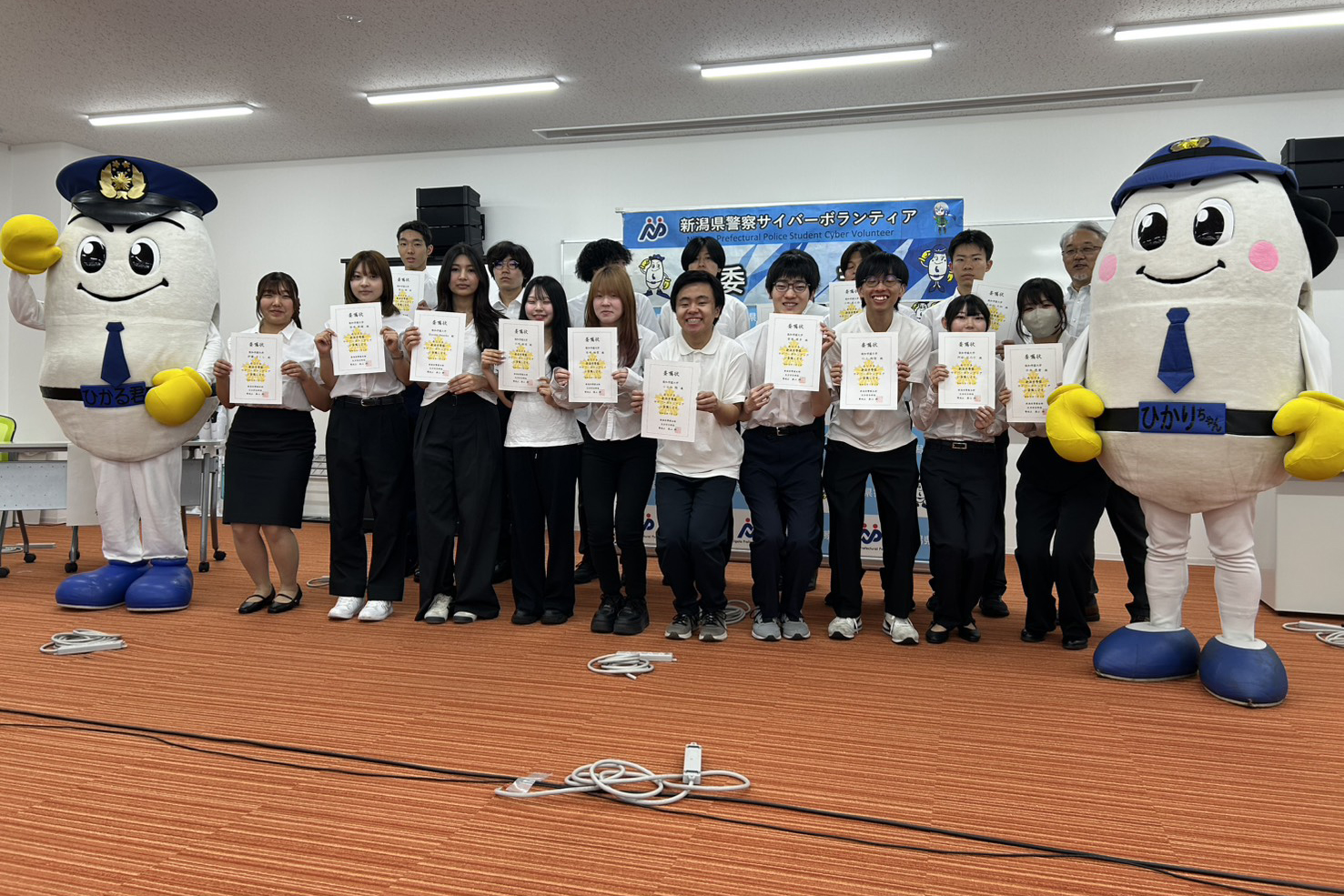 委嘱式に参加したサイバーボランティアの敬和学園大学の学生たち
