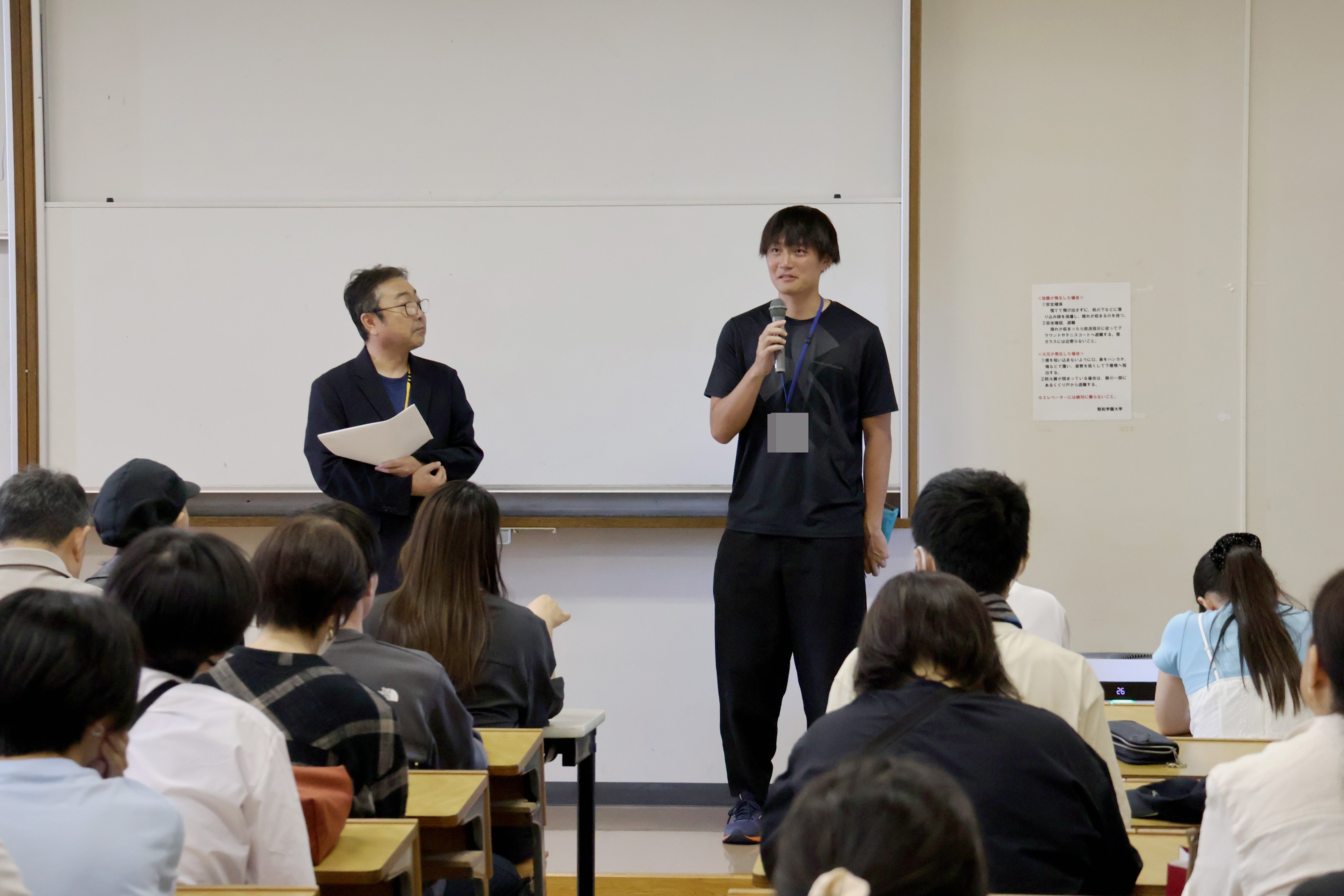 先生や先輩学生と一緒に、大学の学びをふりかえりました