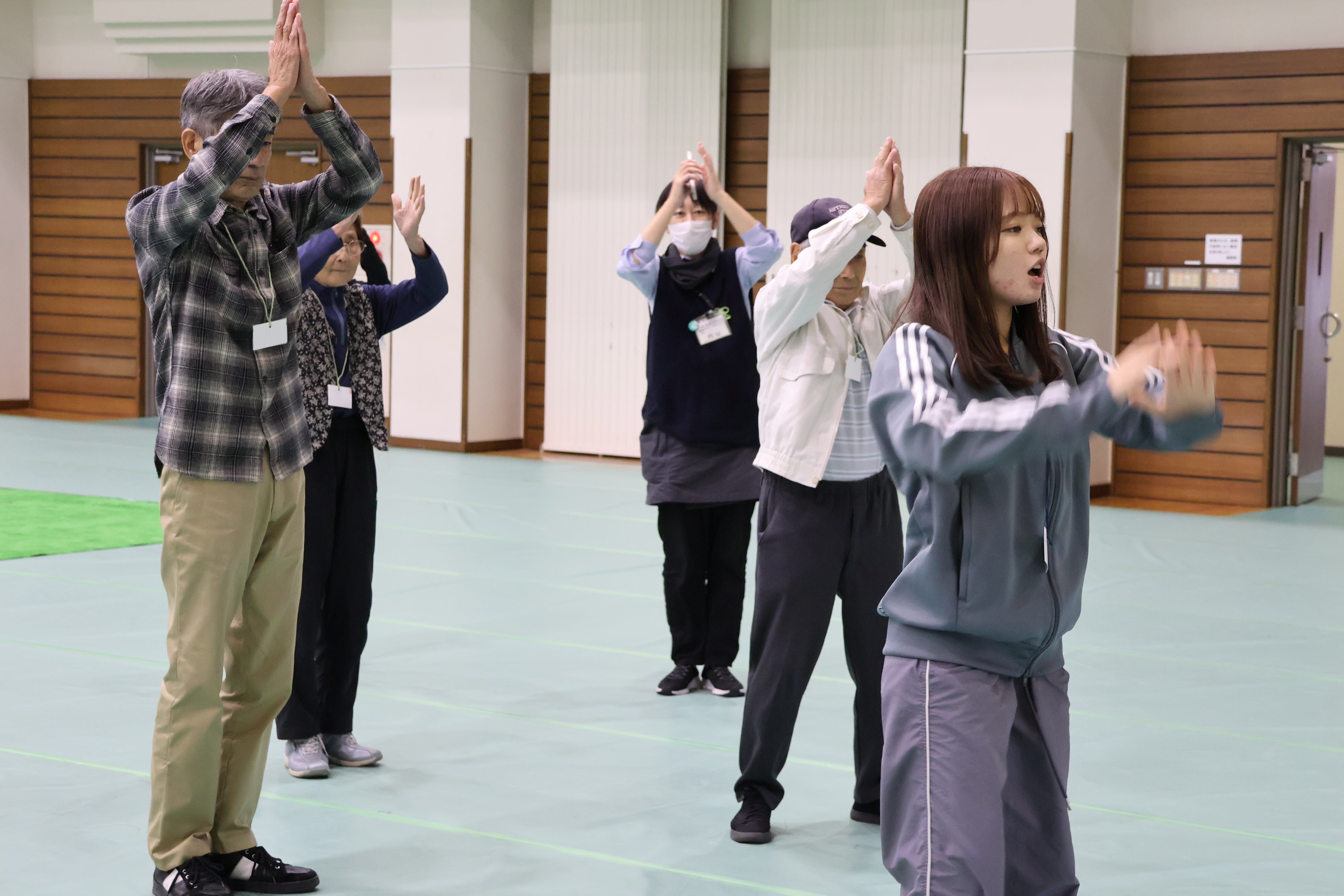 学生たちによるダンス教室